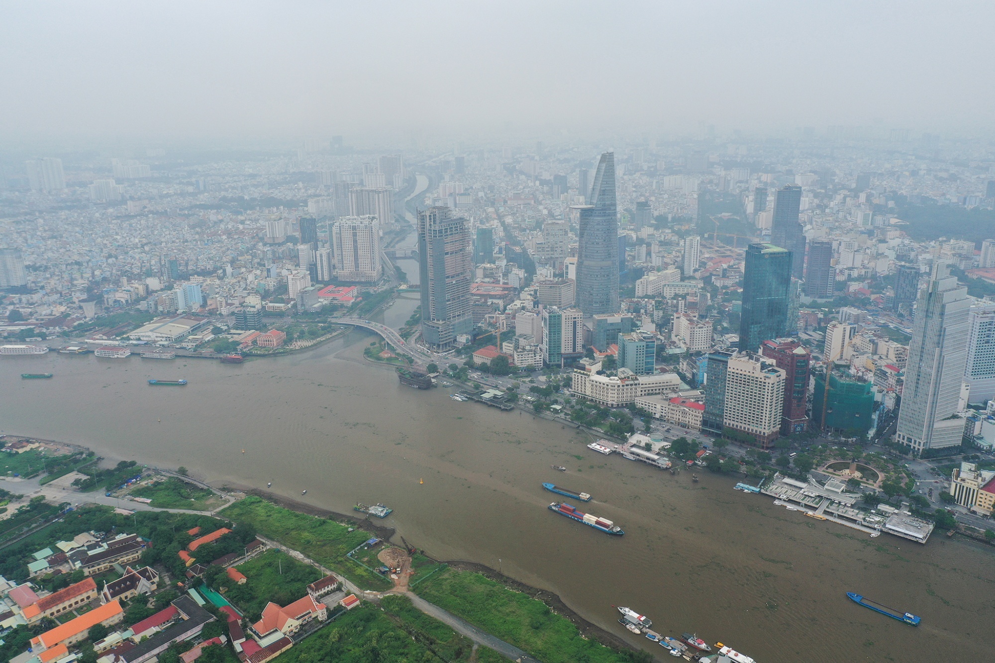 Khong khi TP.HCM o muc trung binh, kem sang nay hinh anh