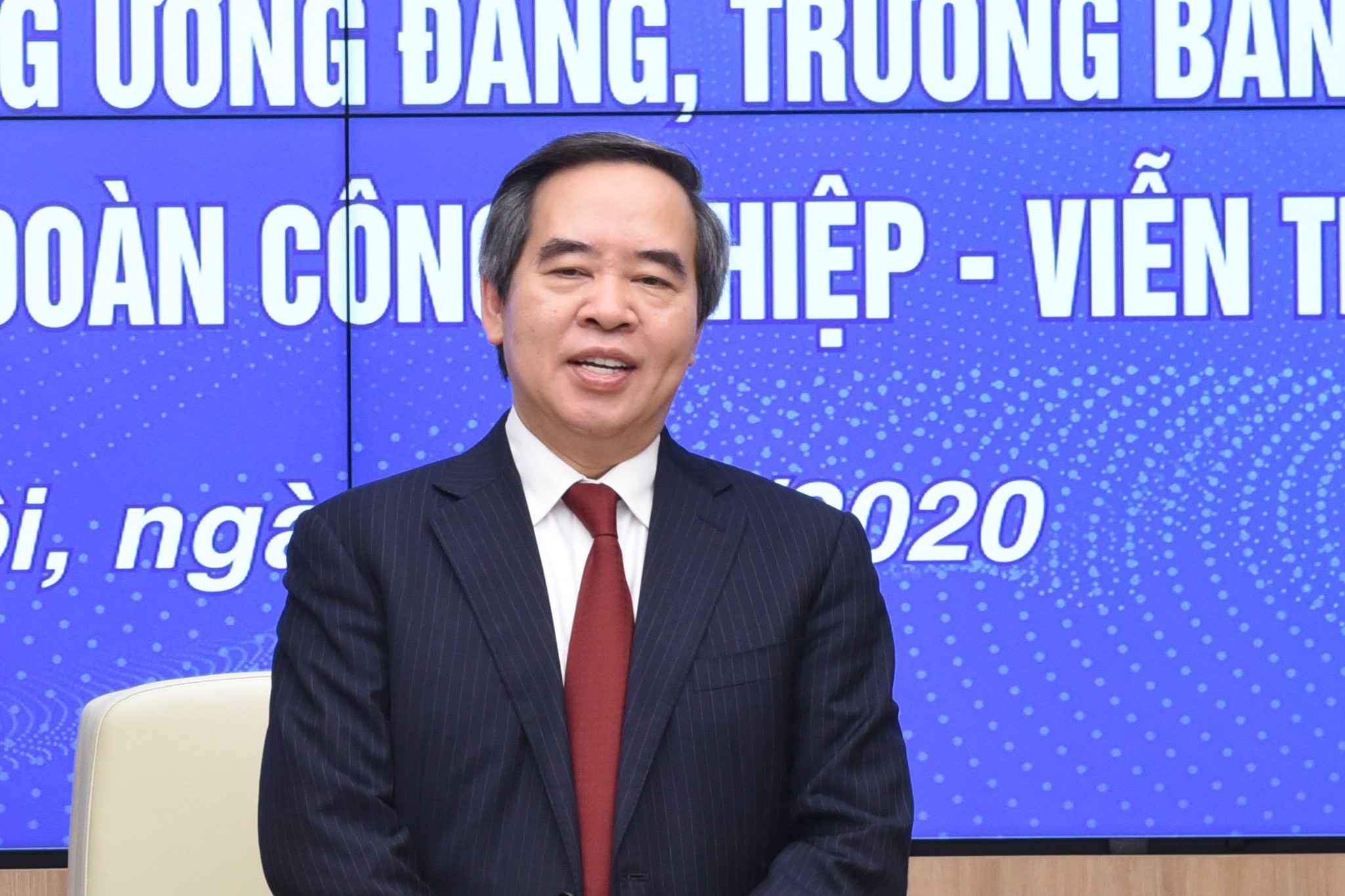 Ong Nguyen Van Binh: Khong phai cu DNNN la khong co canh tranh hinh anh