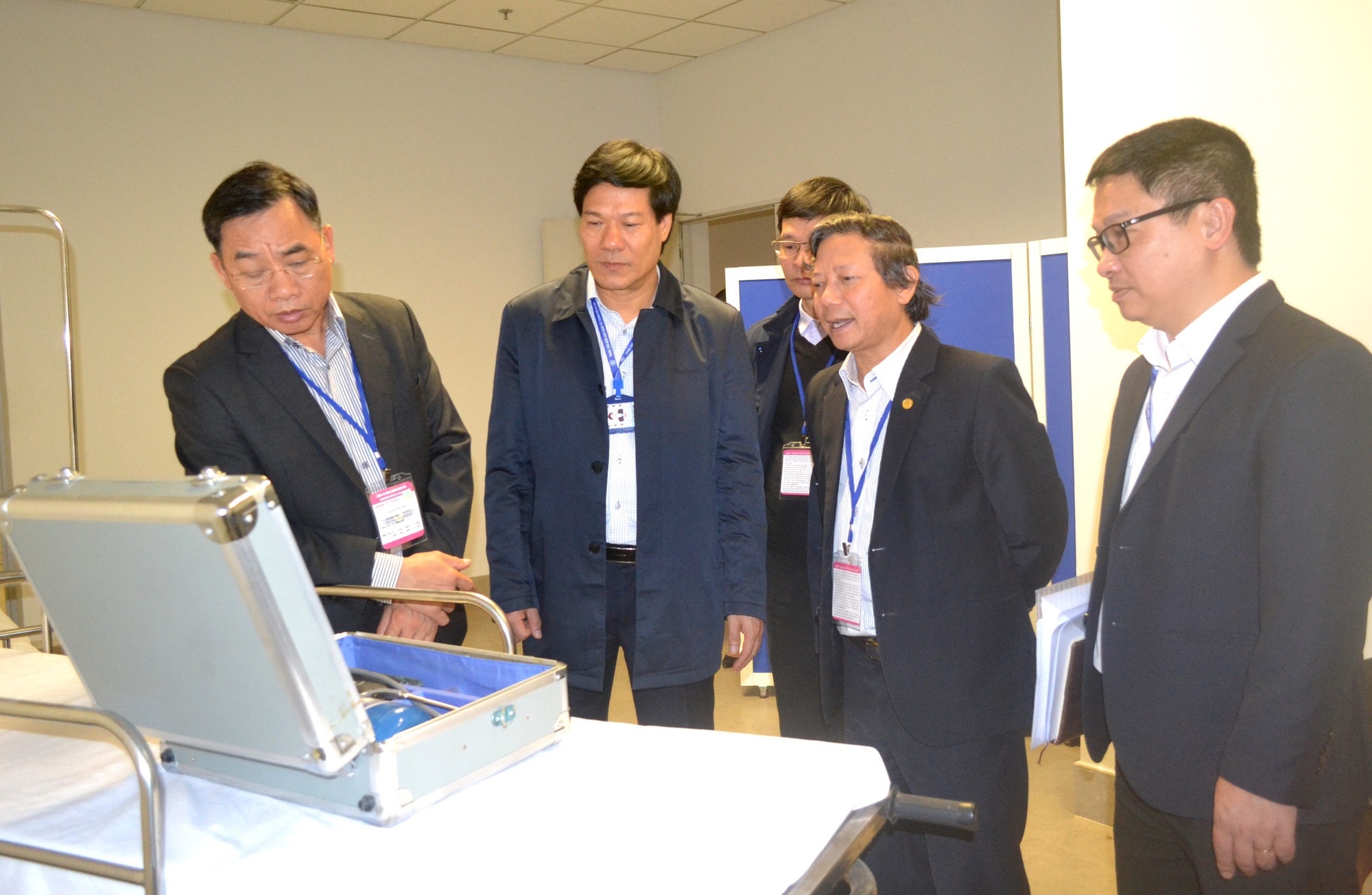 San bay noi bai that chat virus corona anh 1