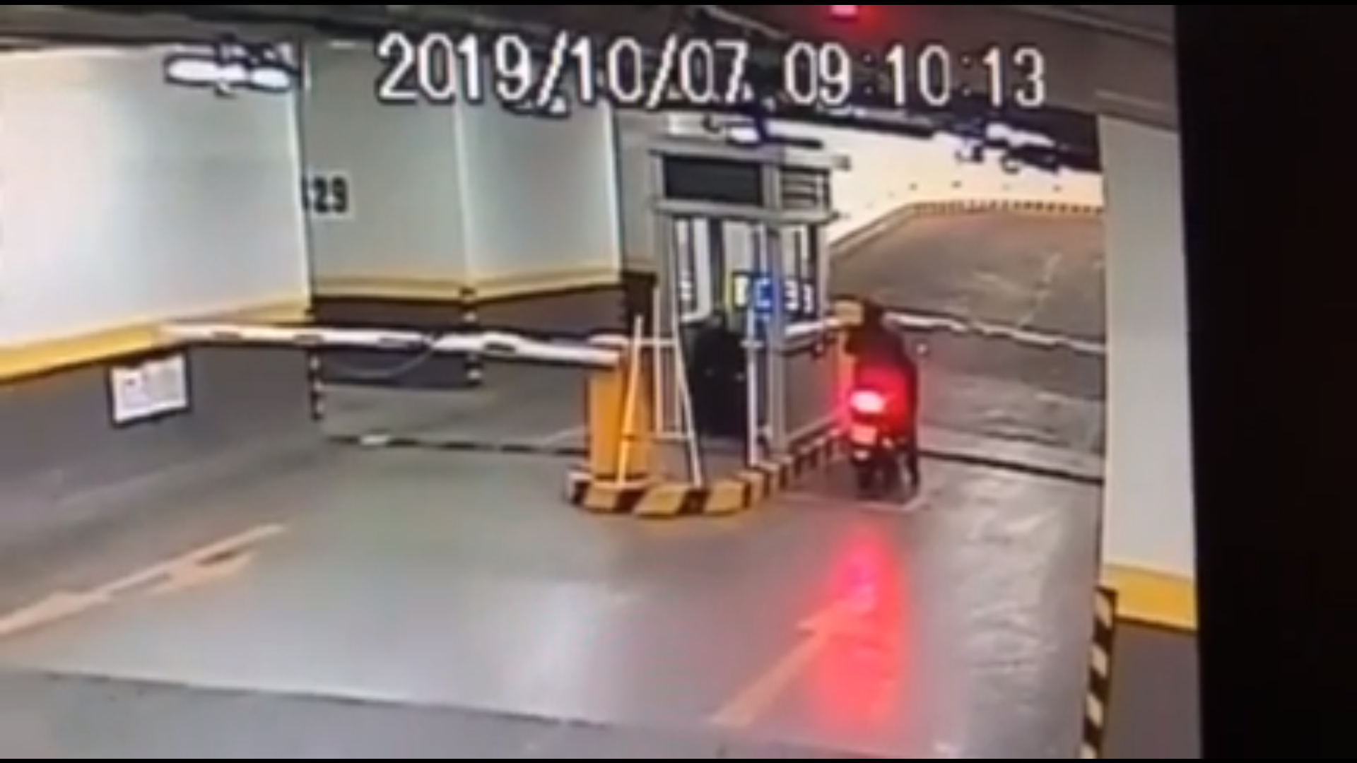 Dung Zalo canh bao thu doan danh trao bien so, trom xe trong chung cu hinh anh