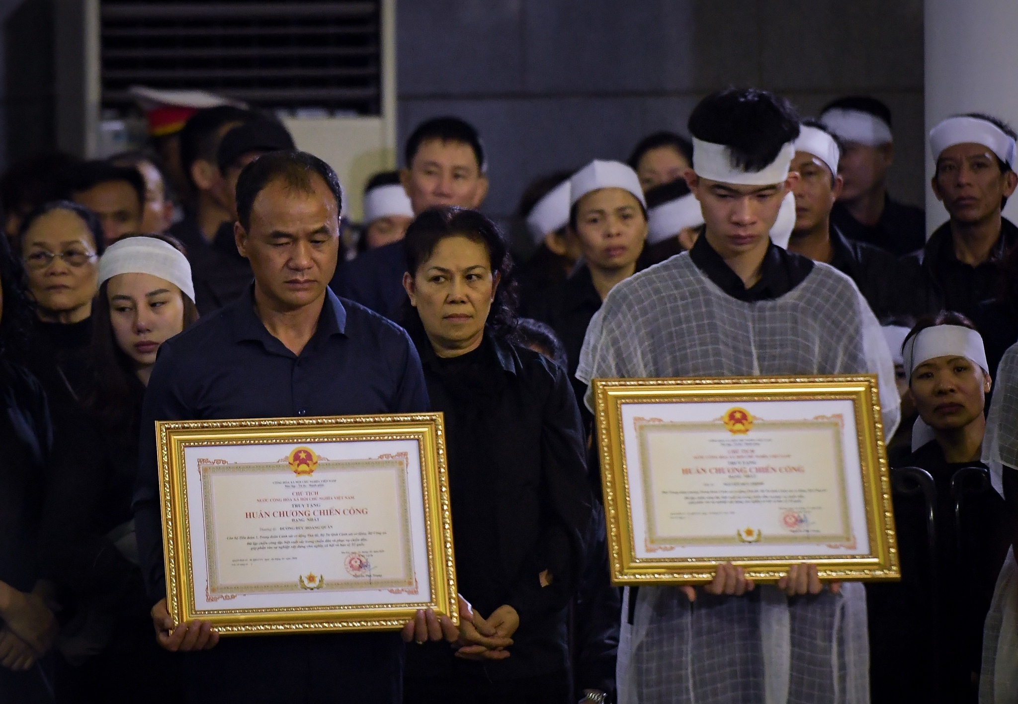 Ha Noi de xuat tro cap cho con 2 canh sat hy sinh o Dong Tam hinh anh