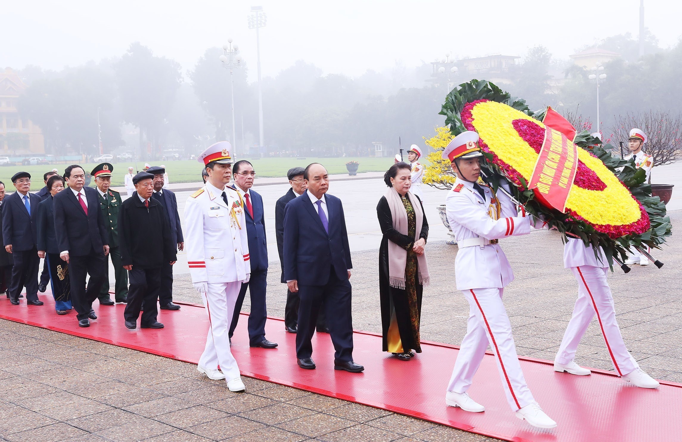 lanh dao Nha nuoc vieng Chu tich Ho Chi Minh anh 2
