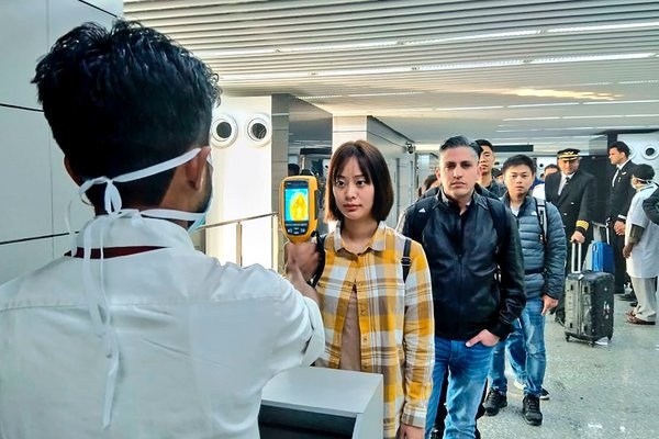 Mot du hoc sinh tro ve tu Vu Han phai nhap vien tai Ha Noi hinh anh