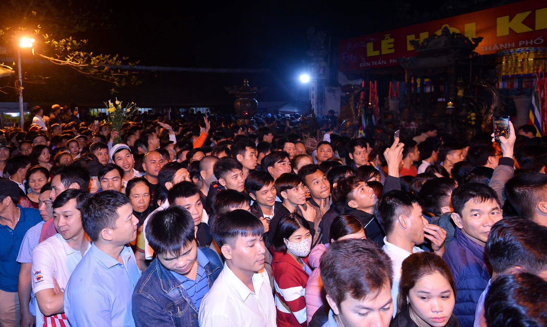 Dung le hoi do dich corona anh 1