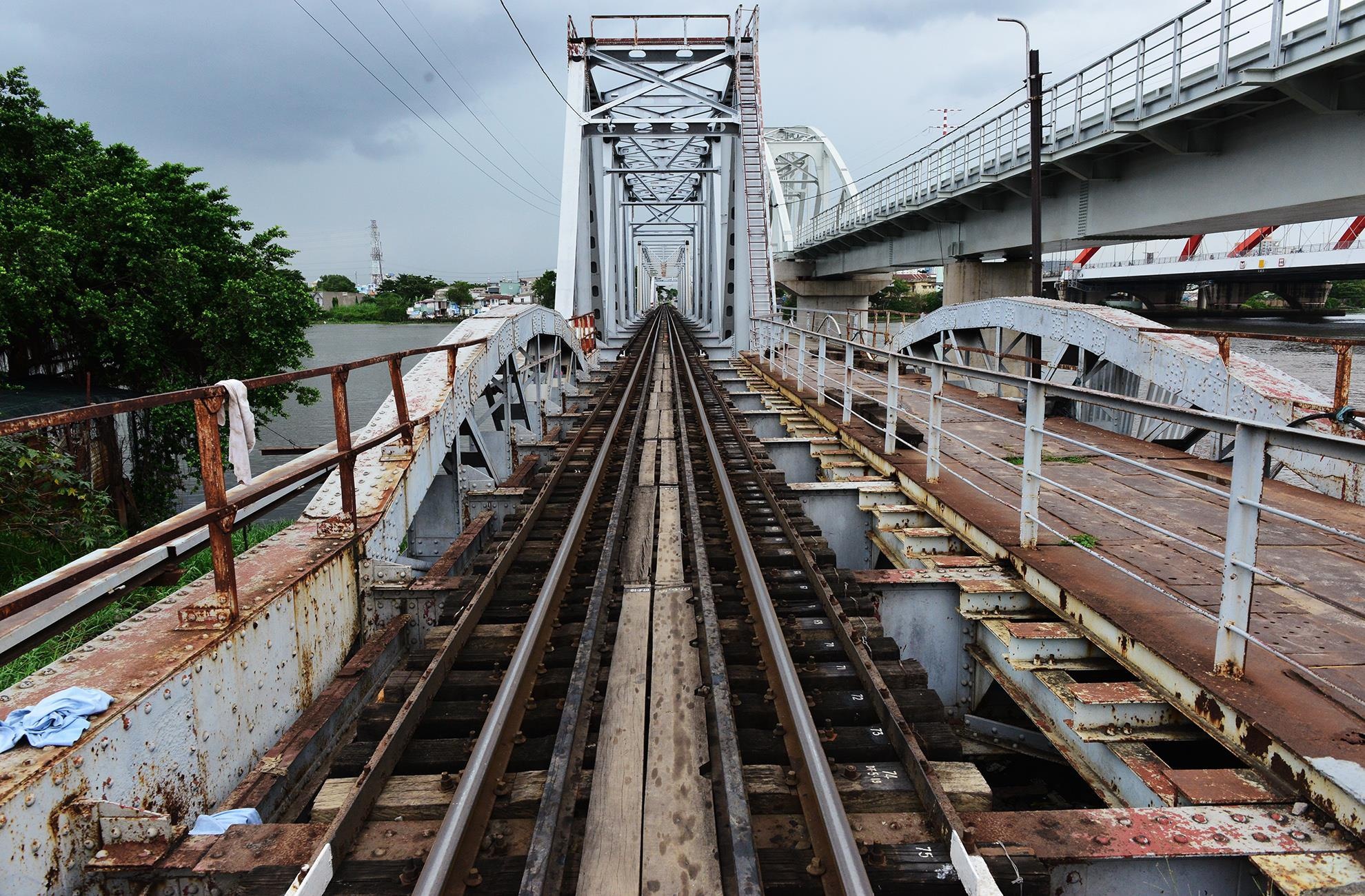 11.000 lao dong khong co luong, duong sat nguy co dung hoat dong hinh anh
