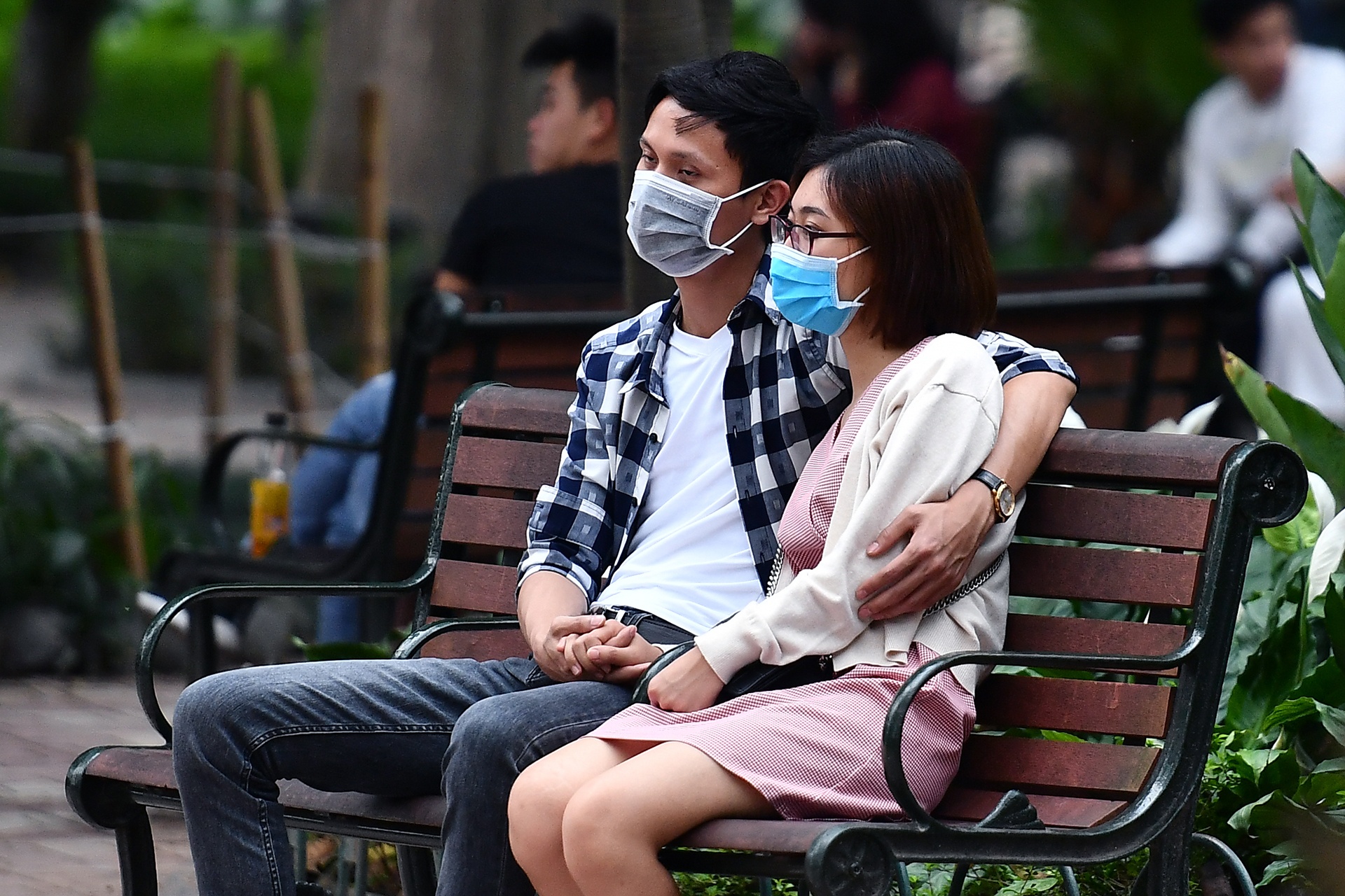 Khong khi lanh suy yeu, AQI Ha Noi cham nguong nguy hai hinh anh