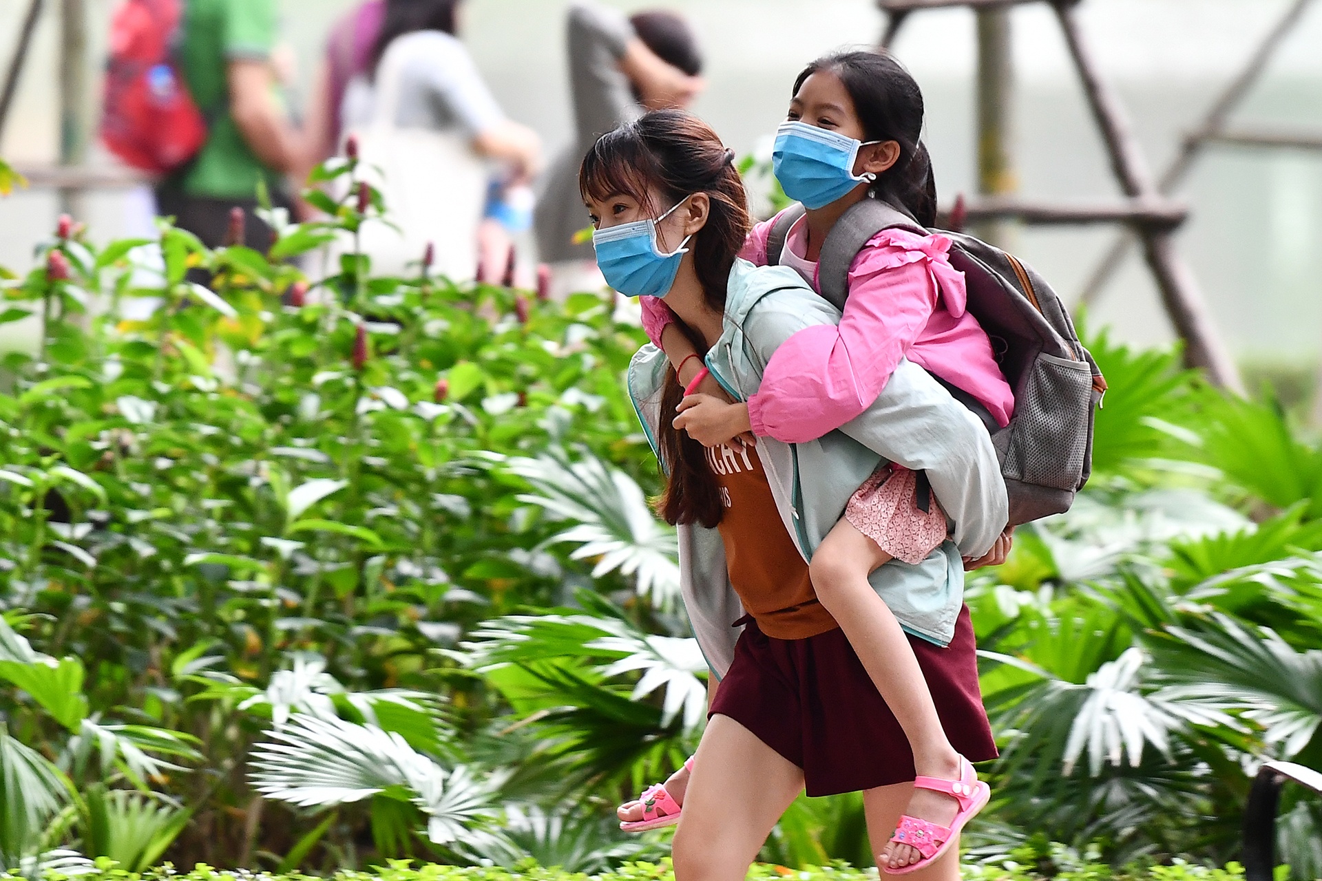 Ha Noi quyet dinh hoc sinh nghi hoc,  Ha Noi quyet dinh hoc sinh di hoc anh 1