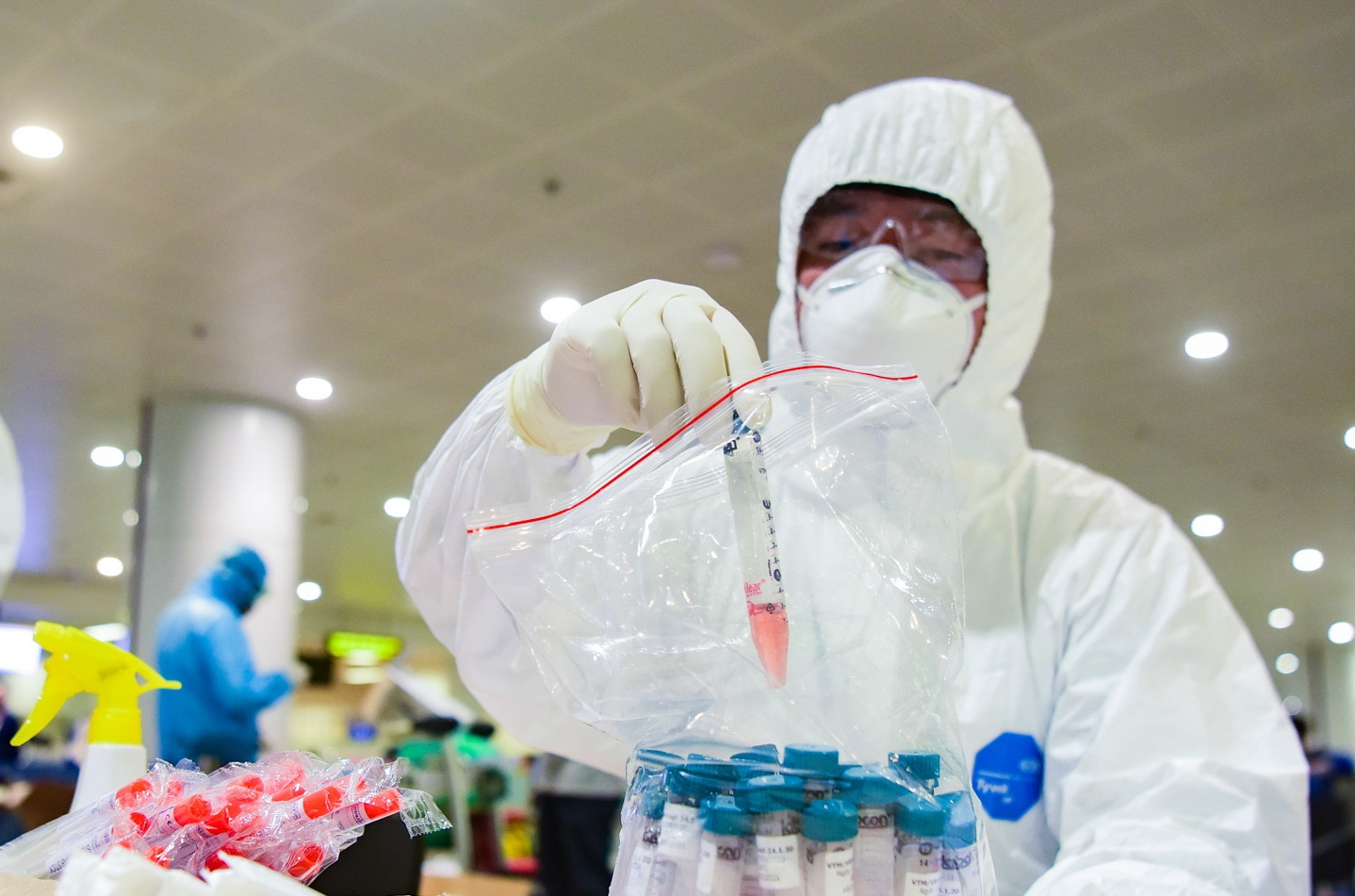 Ha Noi phong toa khu vuc 150 nguoi do co ca nghi mac Covid-19 moi hinh anh