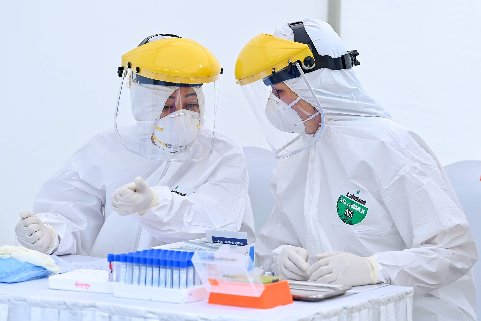 Ha Noi ra soat toan bo viec mua sam thiet bi y te hinh anh