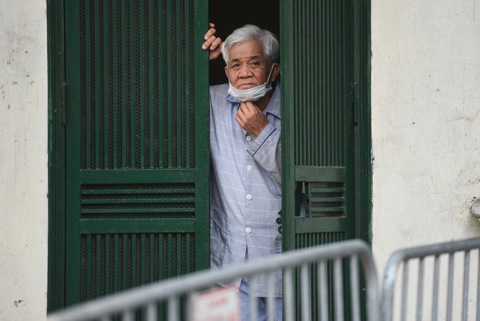 Ha Noi phat khong deo khau trang 200.000,  xu phat khong deo khau trang anh 1