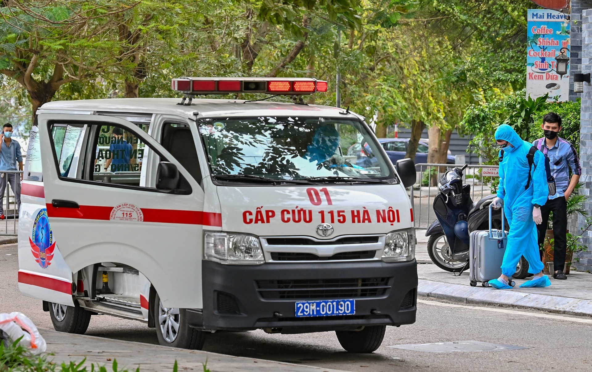 Ha Noi lap chot xet nghiem Covid-19 anh 2