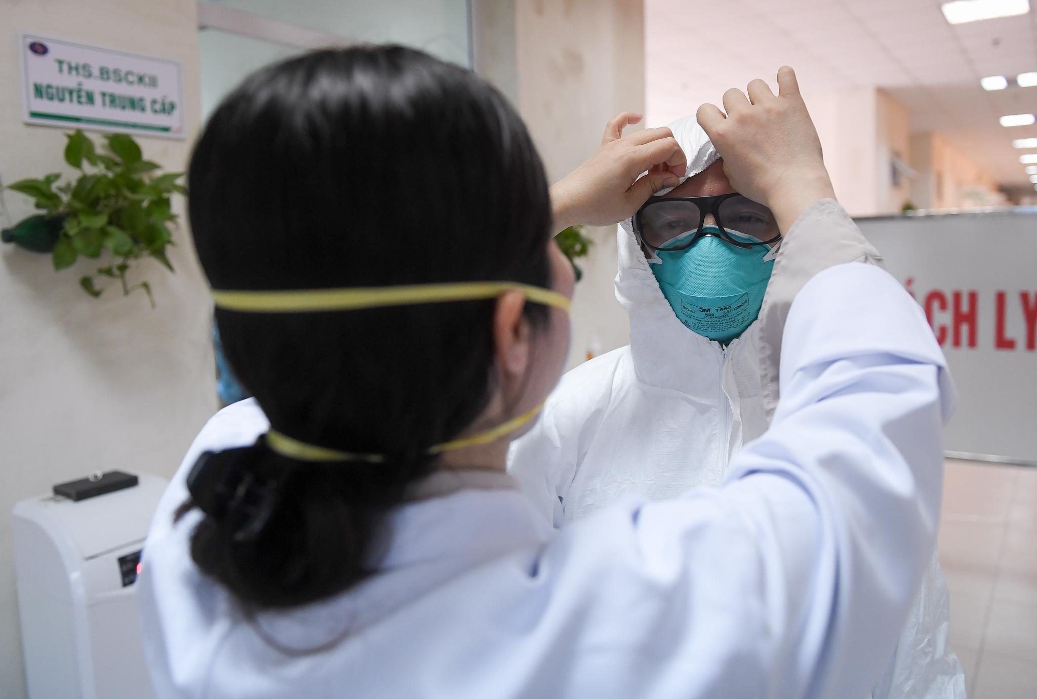 Mot nguoi bi tai nan phai vao vien phat hien duong tinh Covid-19 hinh anh