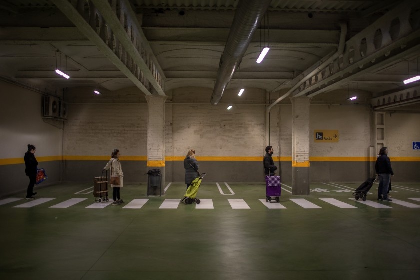 xu phat nguoi ra khoi nha Covid-19 anh 2