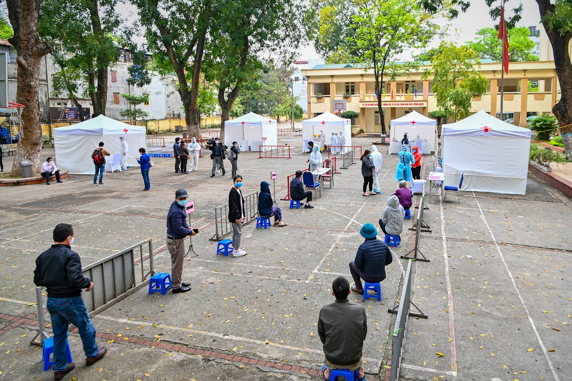 Ha Noi cach ly gan 2.000 hoc sinh tham quan o Hai Duong hinh anh