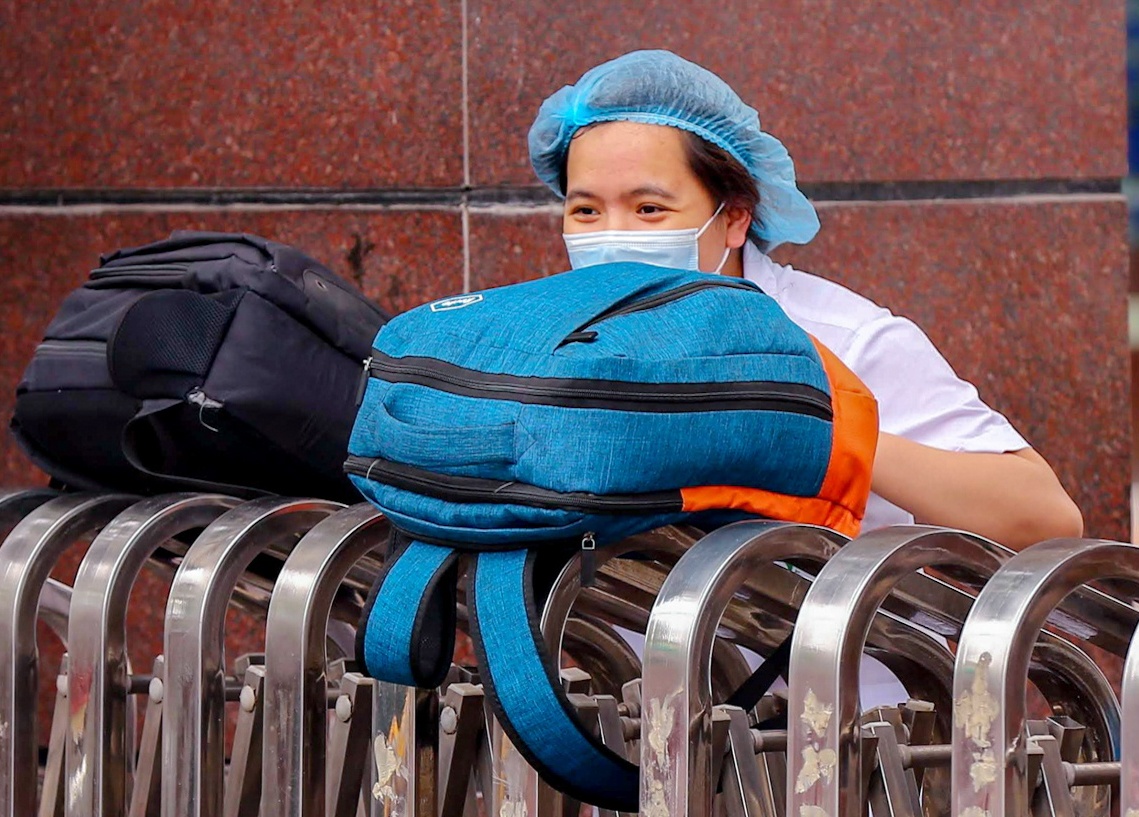 Chuan bi do cach ly Benh vien Bach Mai hinh anh