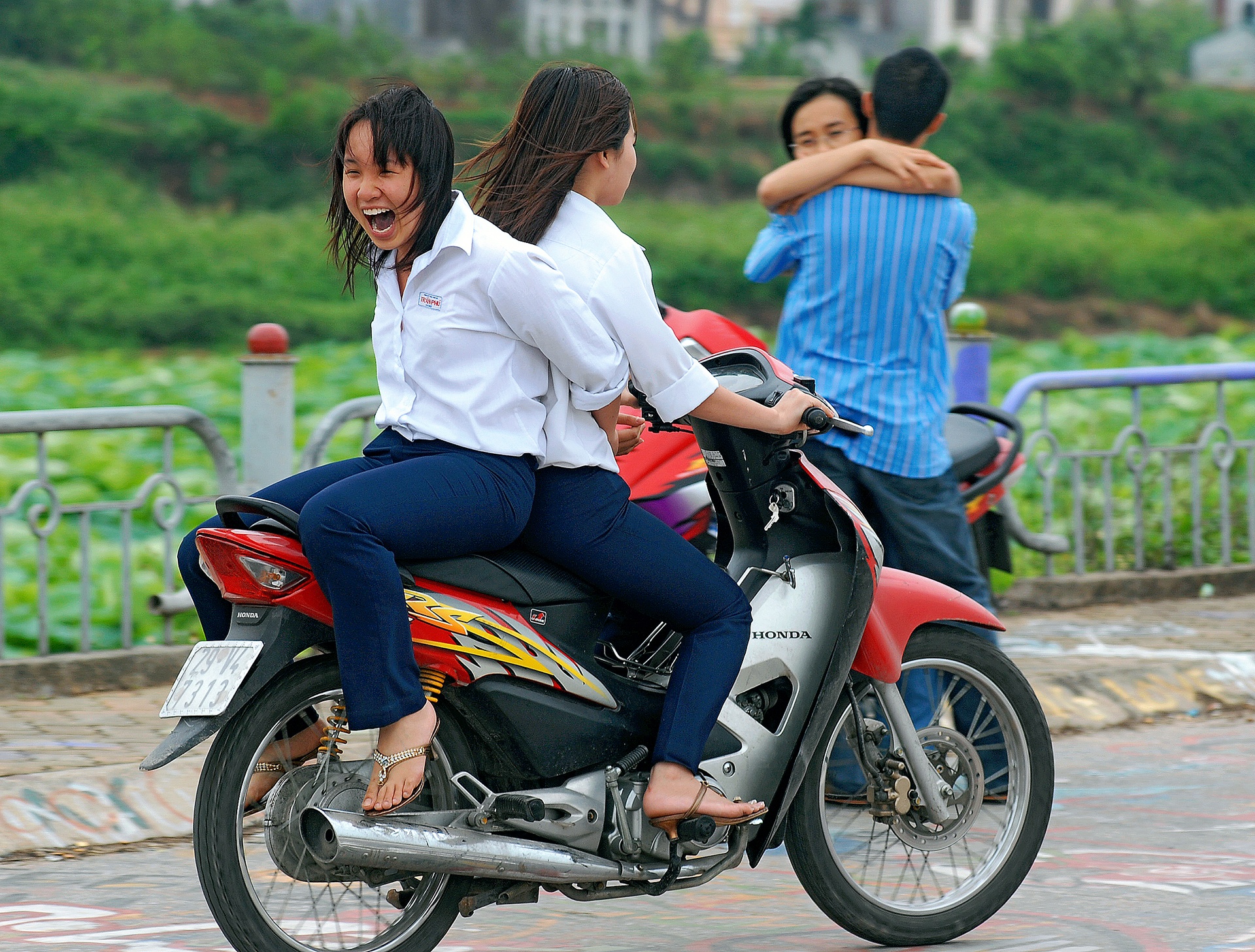 Ha Noi yeu cau xu nghiem hoc sinh, sinh vien dua xe, gay roi hinh anh