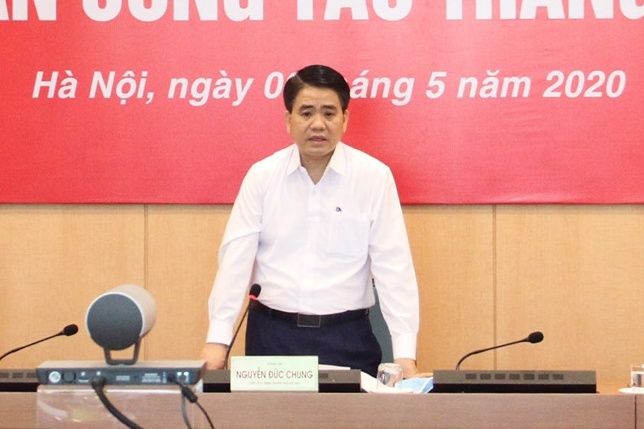 Hoc sinh deo kinh chong giot ban anh 1