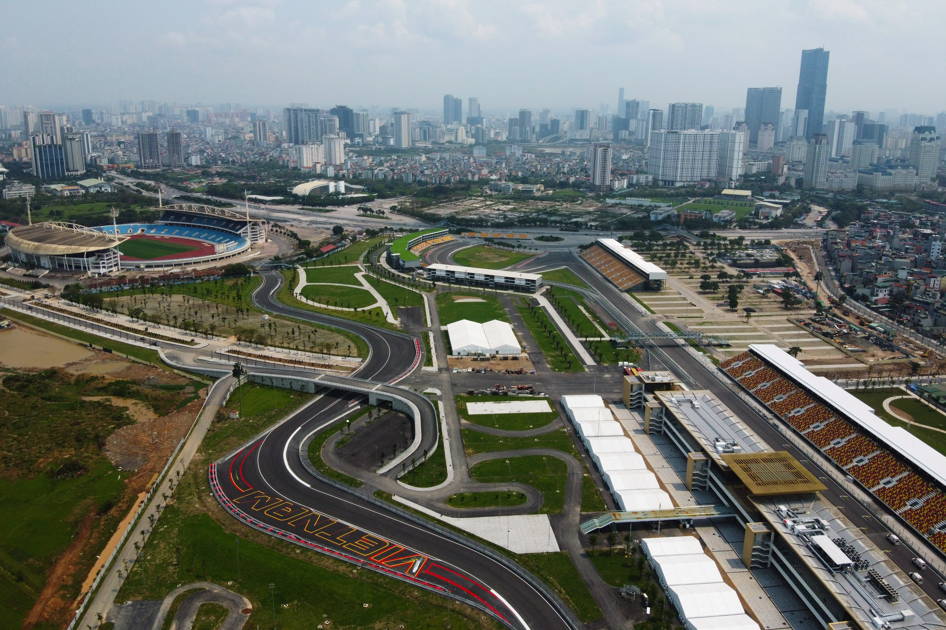 Nguoi dan co the di vao duong dua F1 Ha Noi? hinh anh