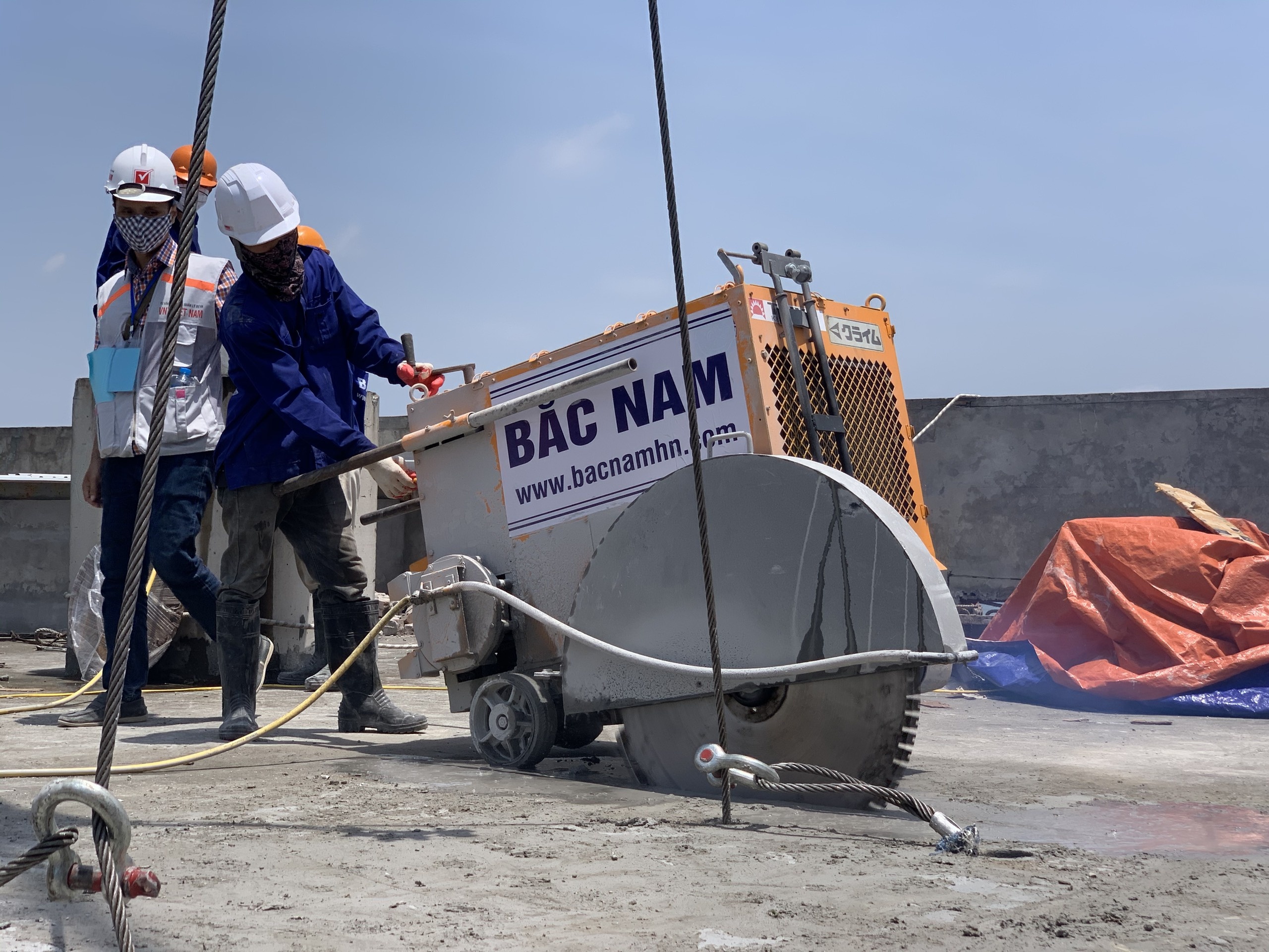 Vi sao mat 4 thang de thao do tang 18 nha 8B Le Truc? hinh anh