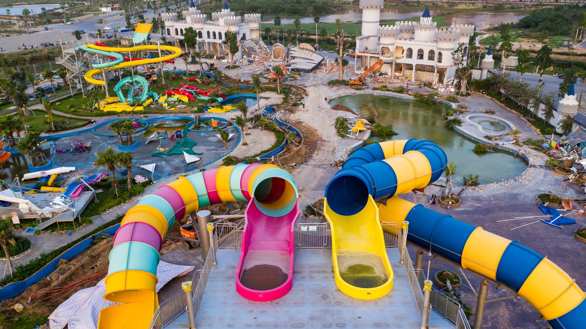 Kien nghi xu ly lanh dao quan Ha Dong ve vu cong vien nuoc Thanh Ha hinh anh