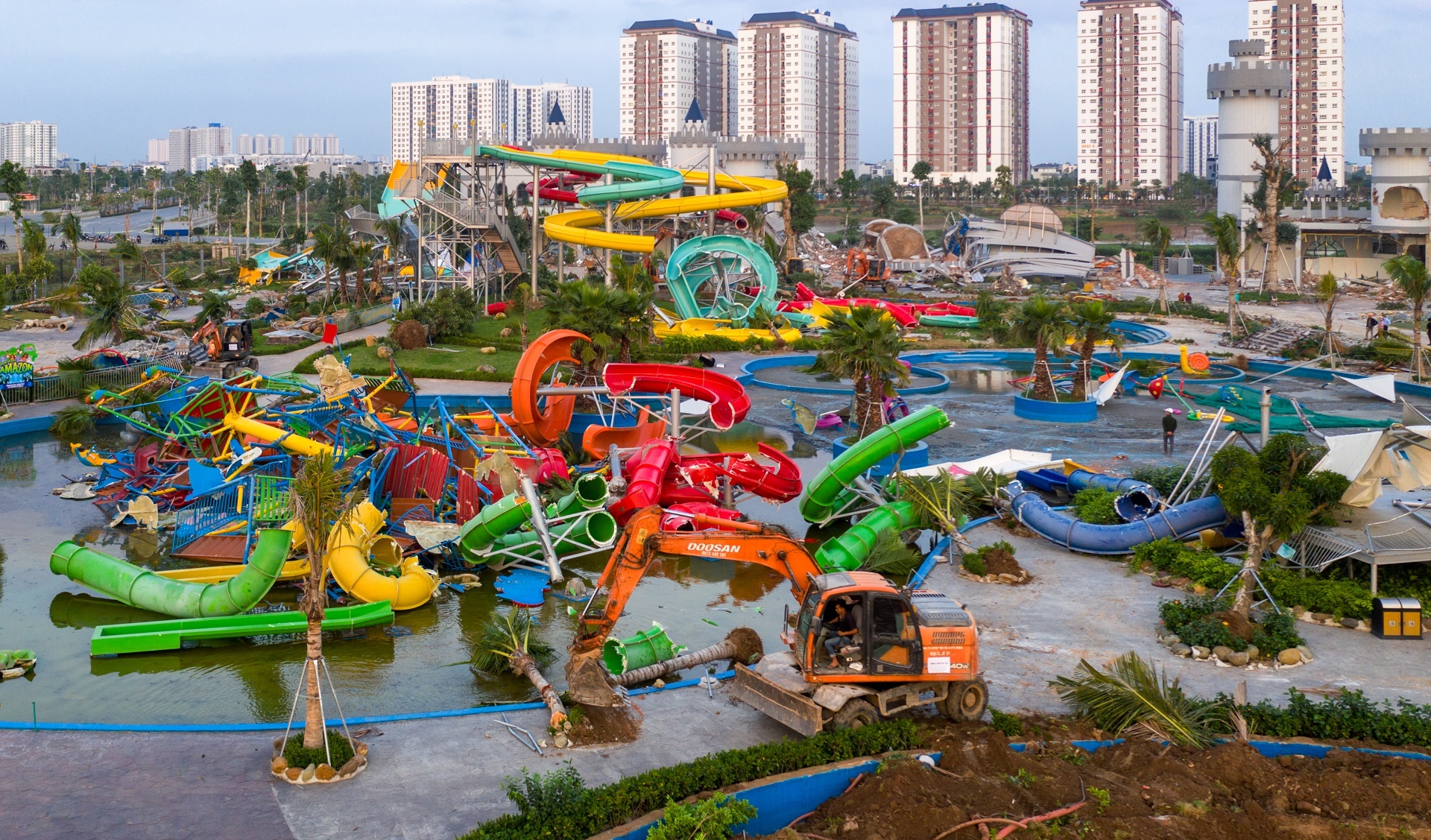 xu ly can bo quan Ha Dong,  Cong vien nuoc Thanh Ha anh 4