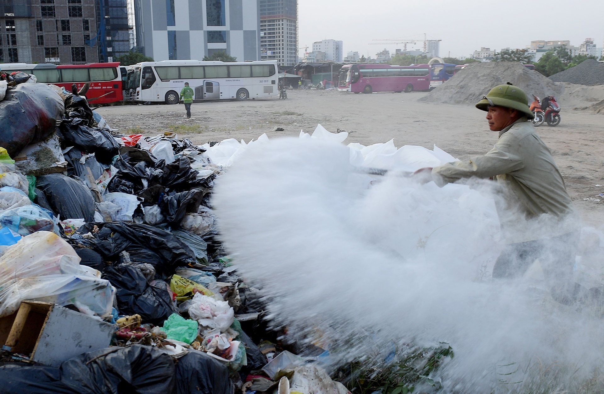 Ha Noi xu ly rac theo cong nghe the ky 20 hinh anh