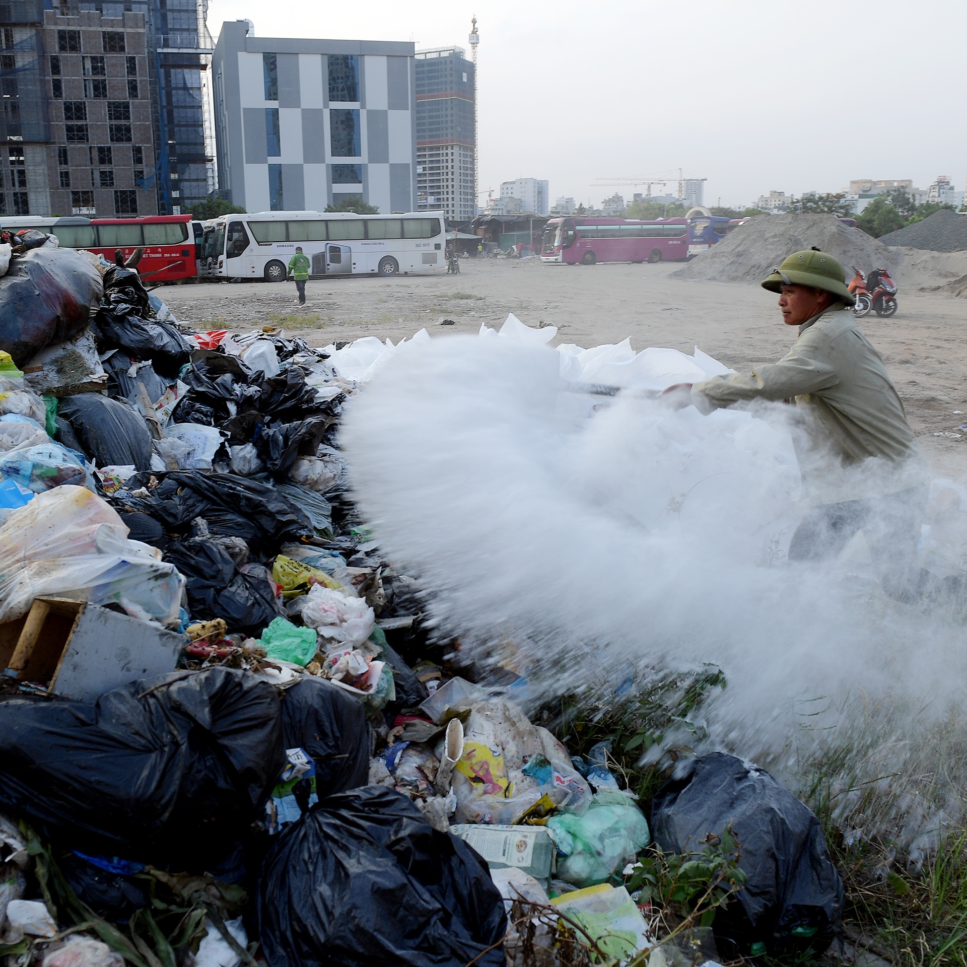 bai rac Nam Son bi chan,  Ha Noi chon lap rac thai anh 1