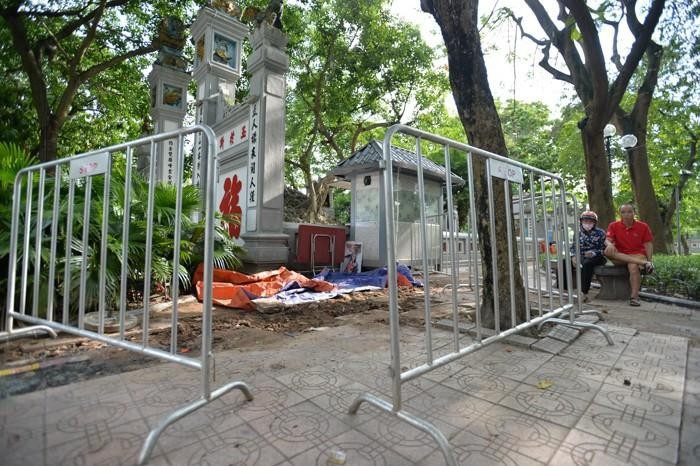 7 ngoi mo phat hien gan den Ngoc Son khong phai mo co hinh anh