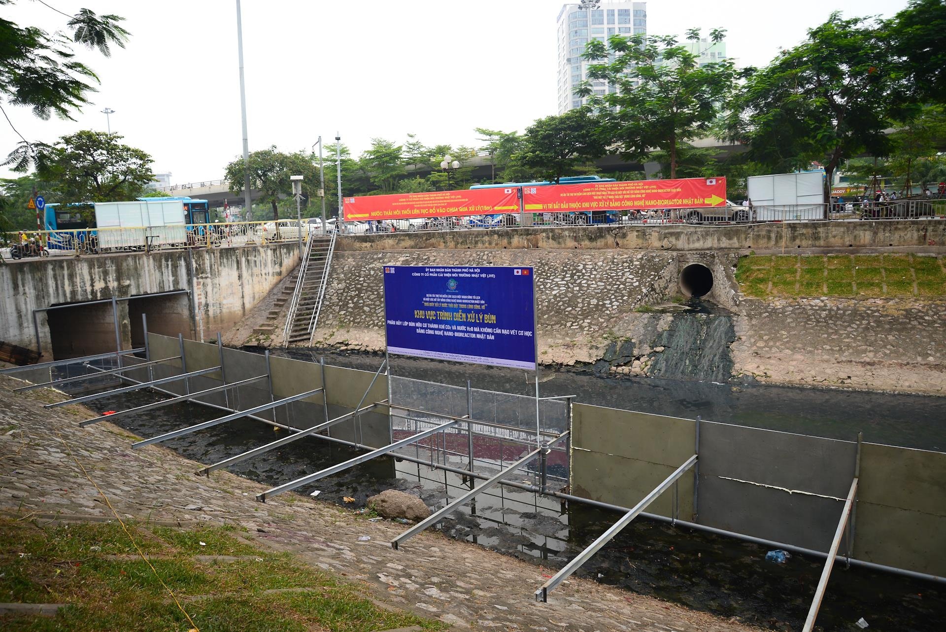 Cong ty JVE noi chua tu bo xu ly o nhiem song To Lich hinh anh