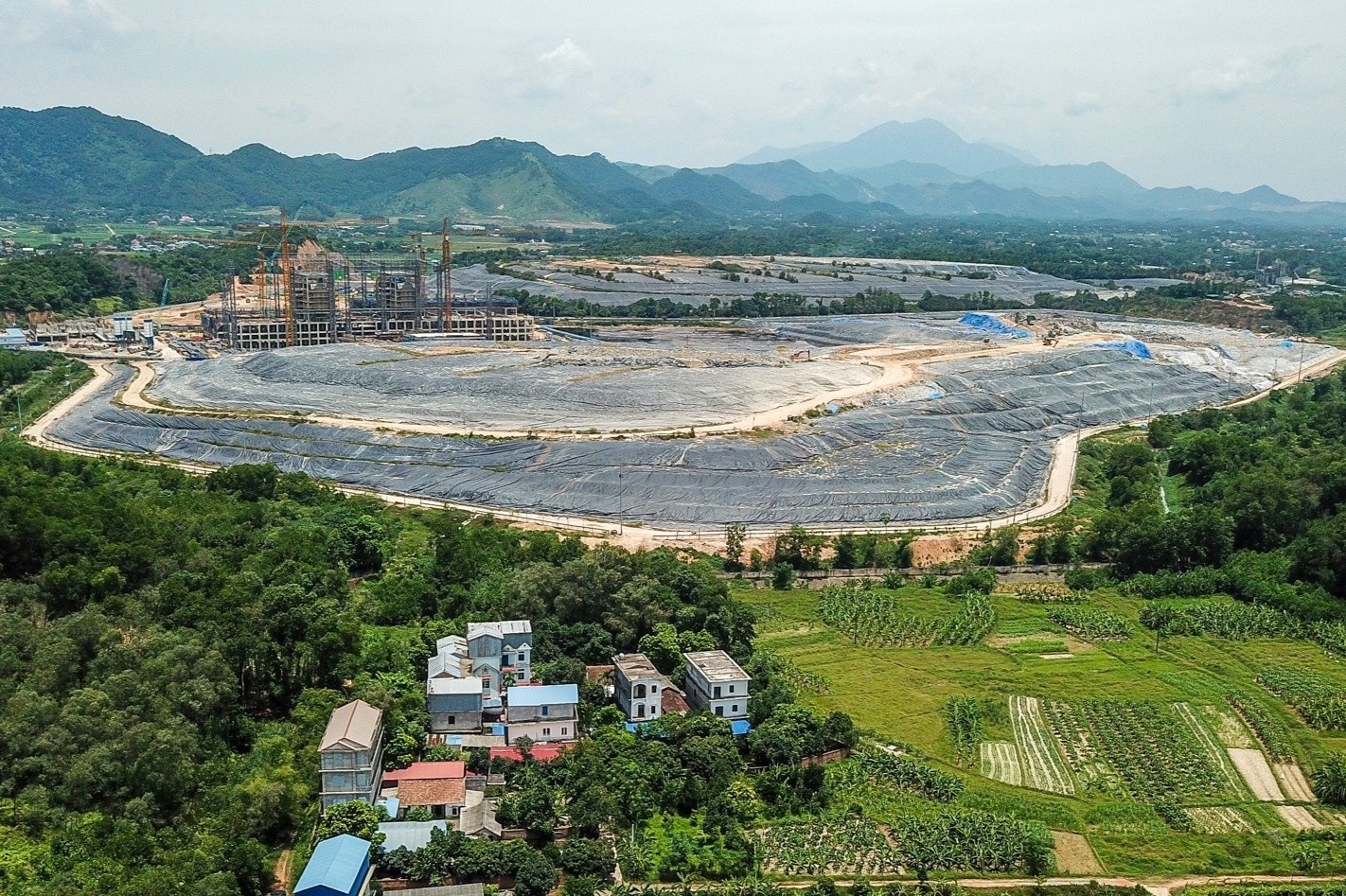 Ha Noi danh 5 ha dat de lam o chua nuoc ri rac hinh anh