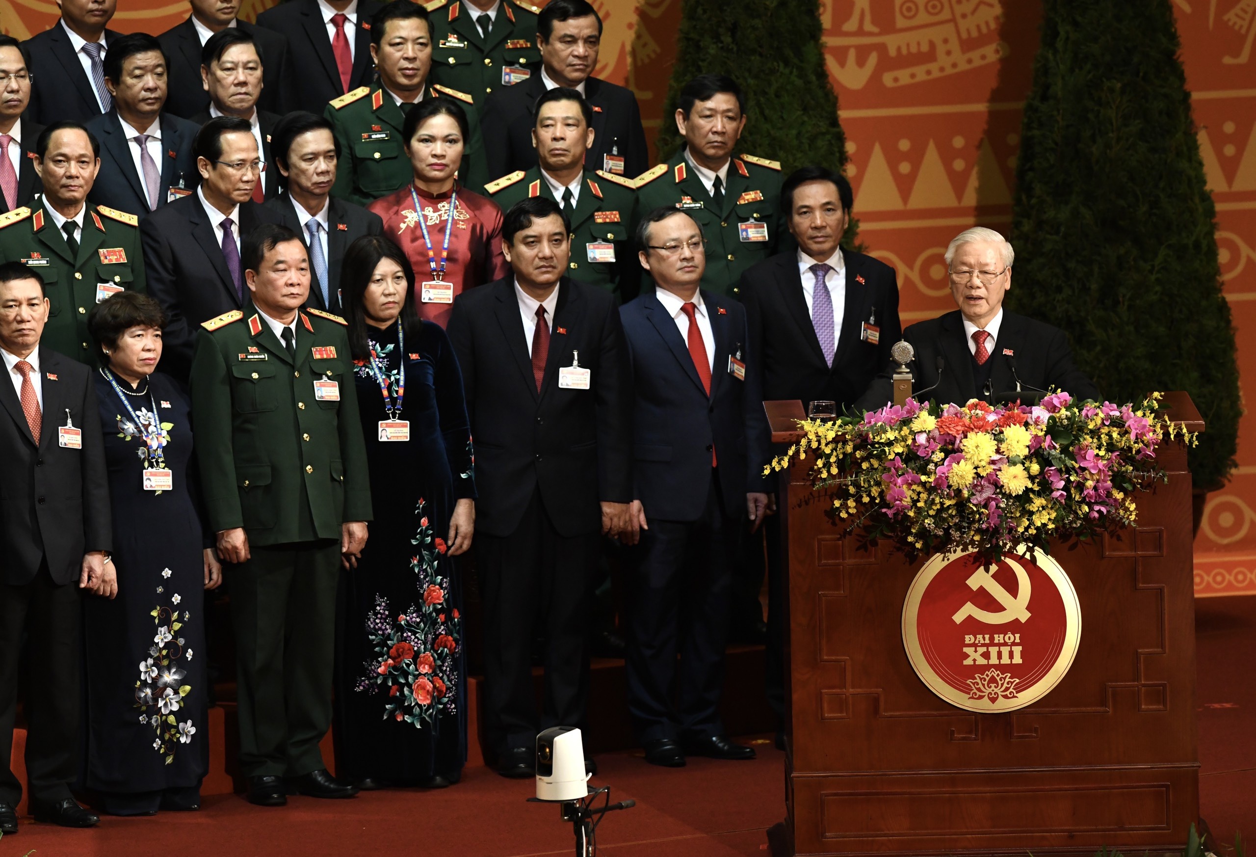 be mac dai hoi XIII anh 1