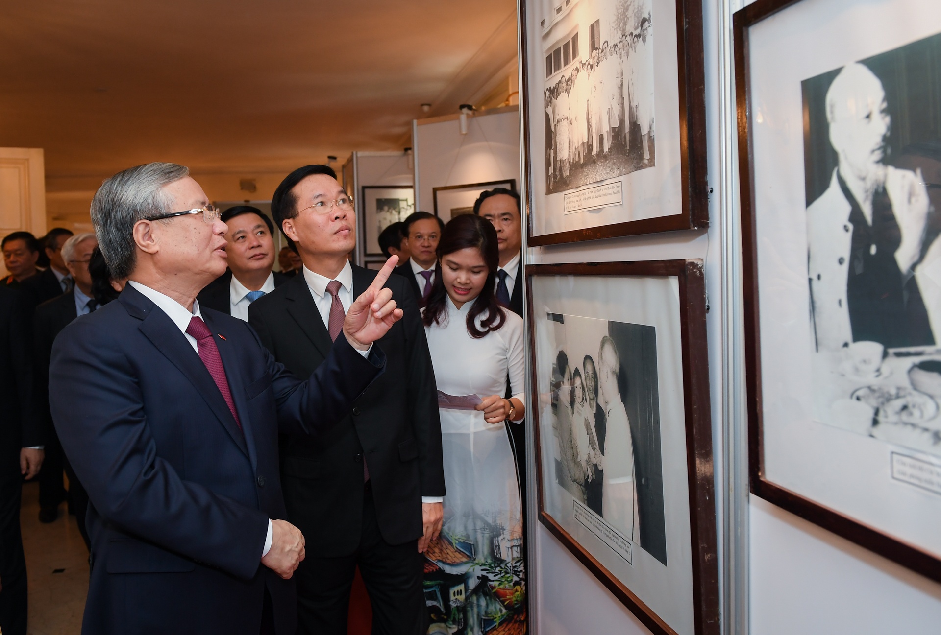 Gap mat nhan ky niem 90 nam nganh Tuyen giao anh 2