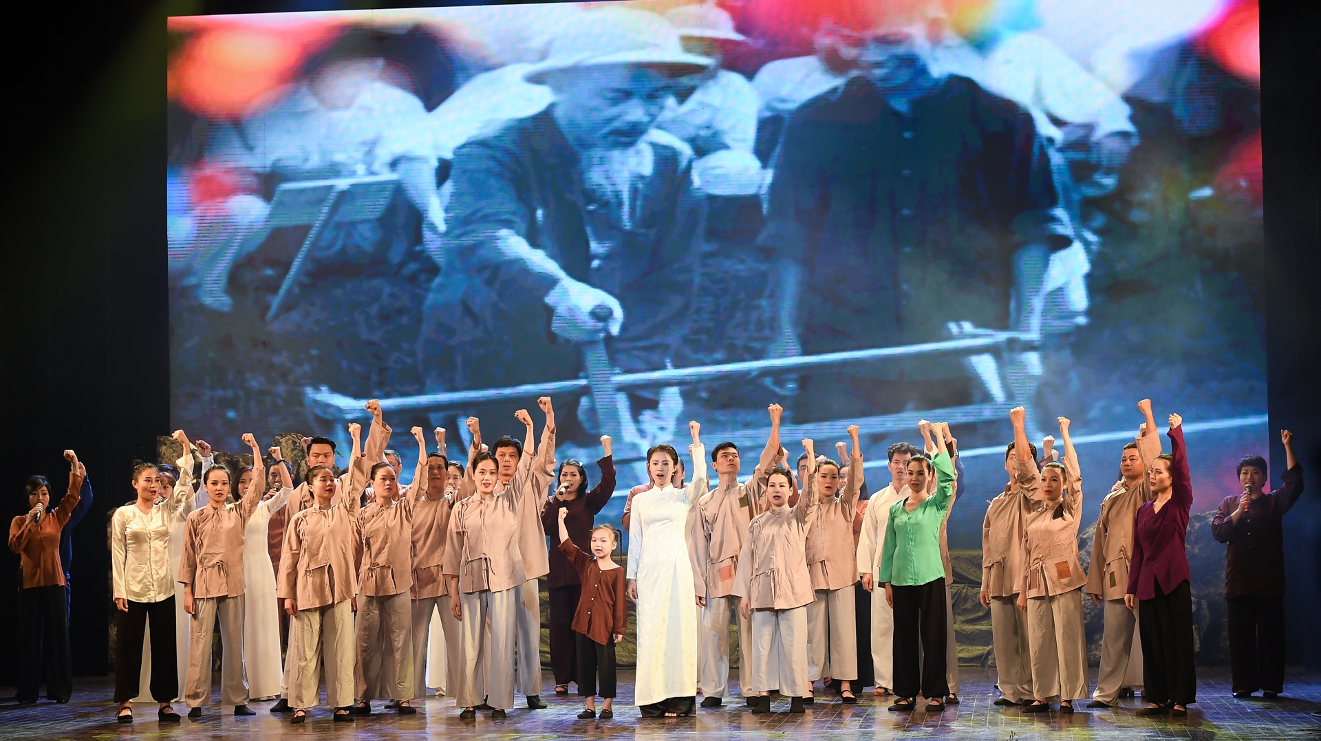 90 nam nganh Tuyen giao cua Dang anh 5