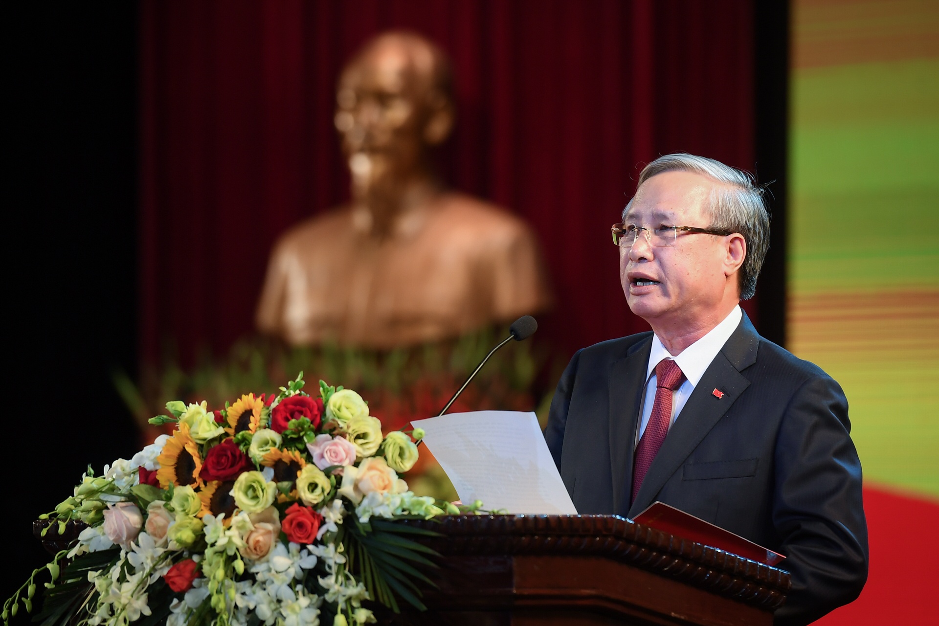 90 nam nganh Tuyen giao cua Dang anh 1