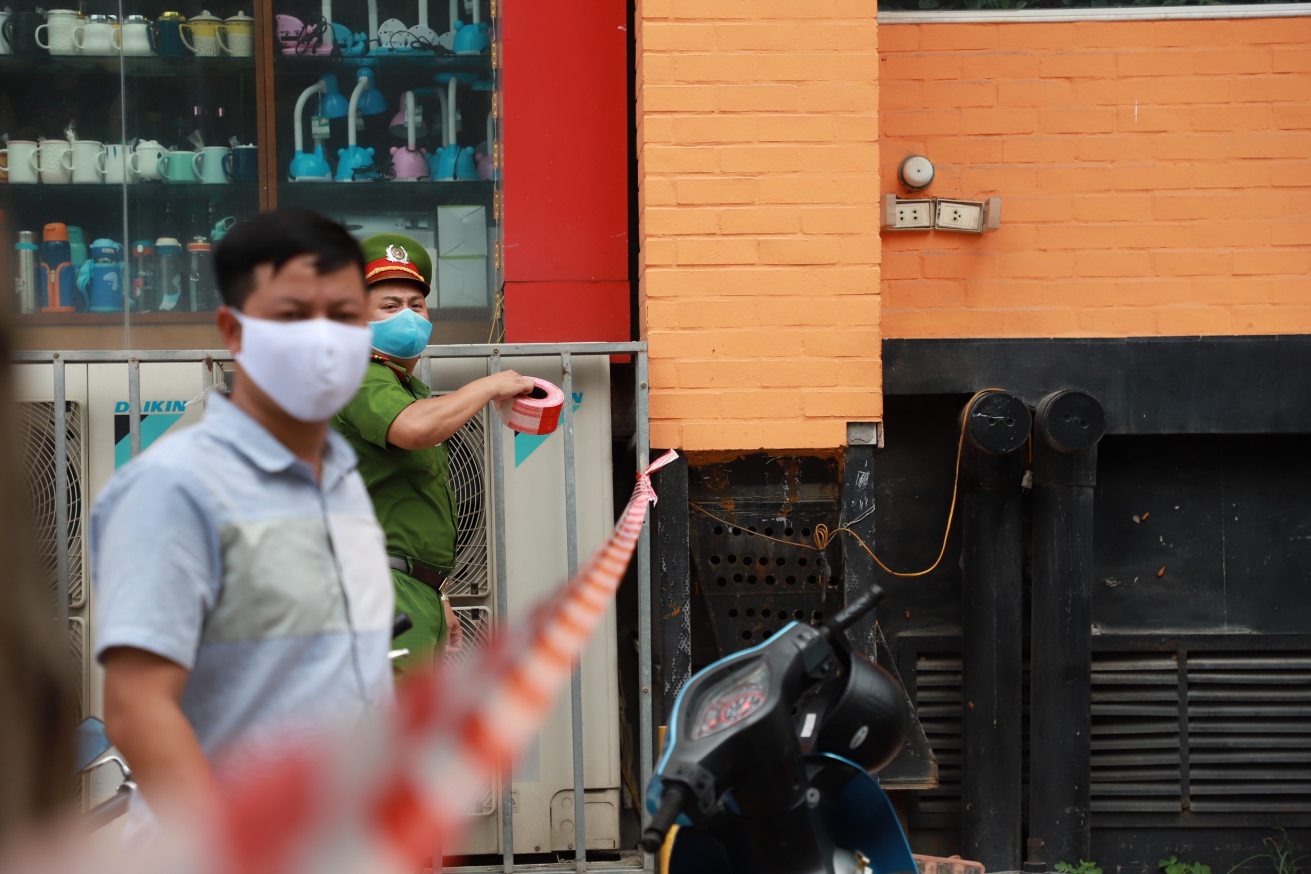 Ha Noi cach ly 24 truong hop F1 cua nu cong nhan o Hai Duong hinh anh