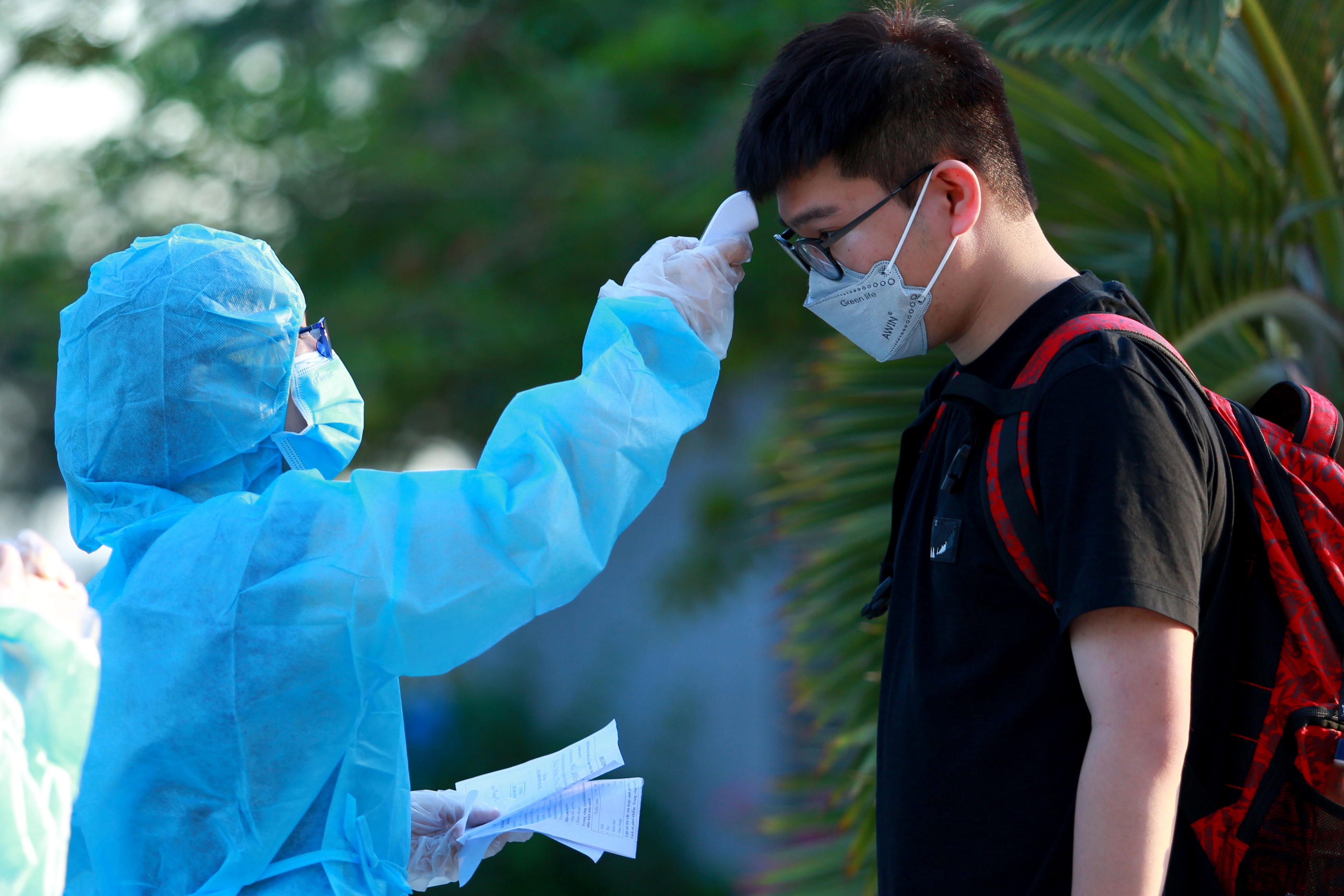 Du hoc sinh mac Covid-19 duoc ky giay roi khu cach ly vi 'nham lan' hinh anh