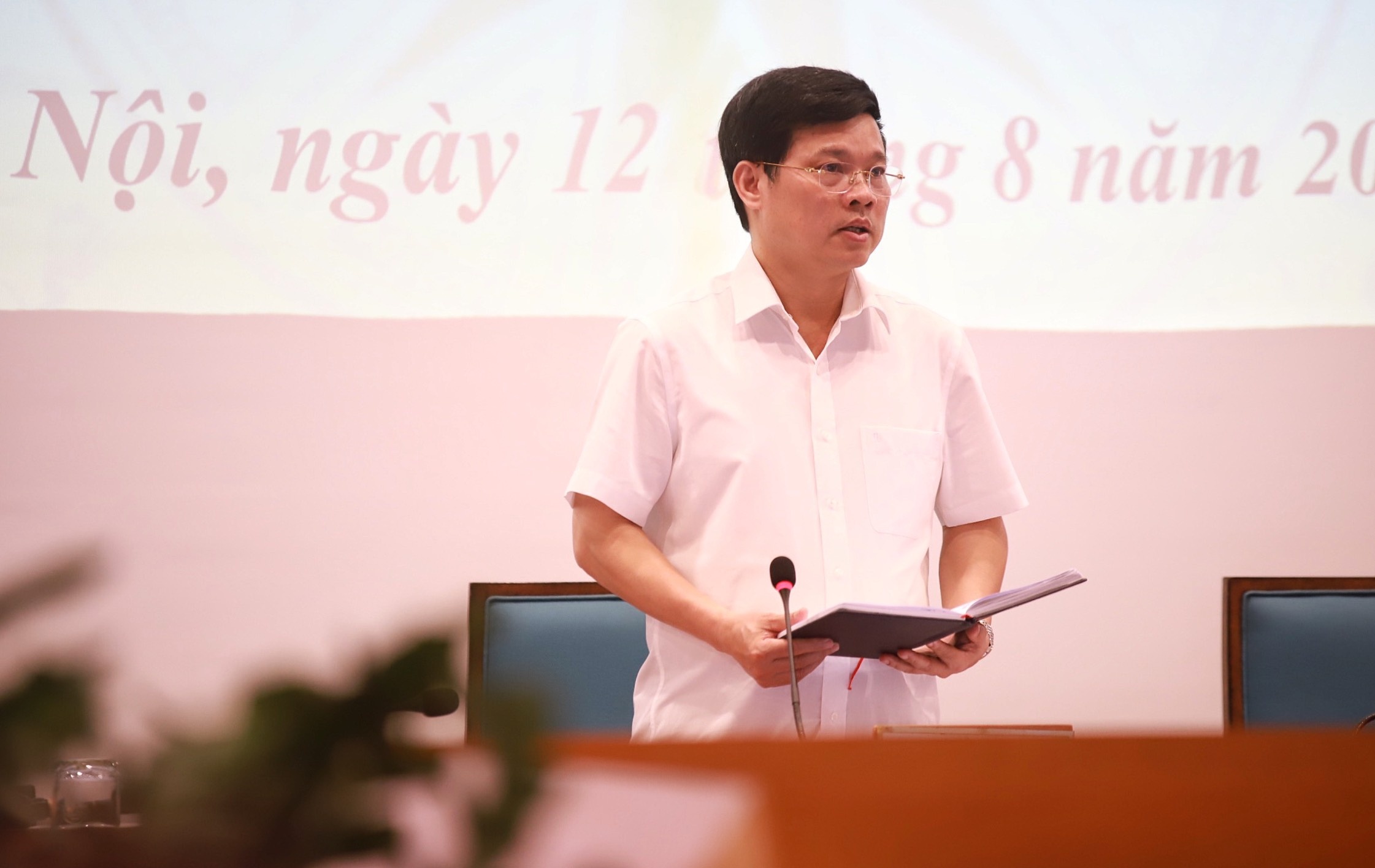 Pho chu tich Ha Noi phe binh 6 lanh dao quan,  huyen anh 1