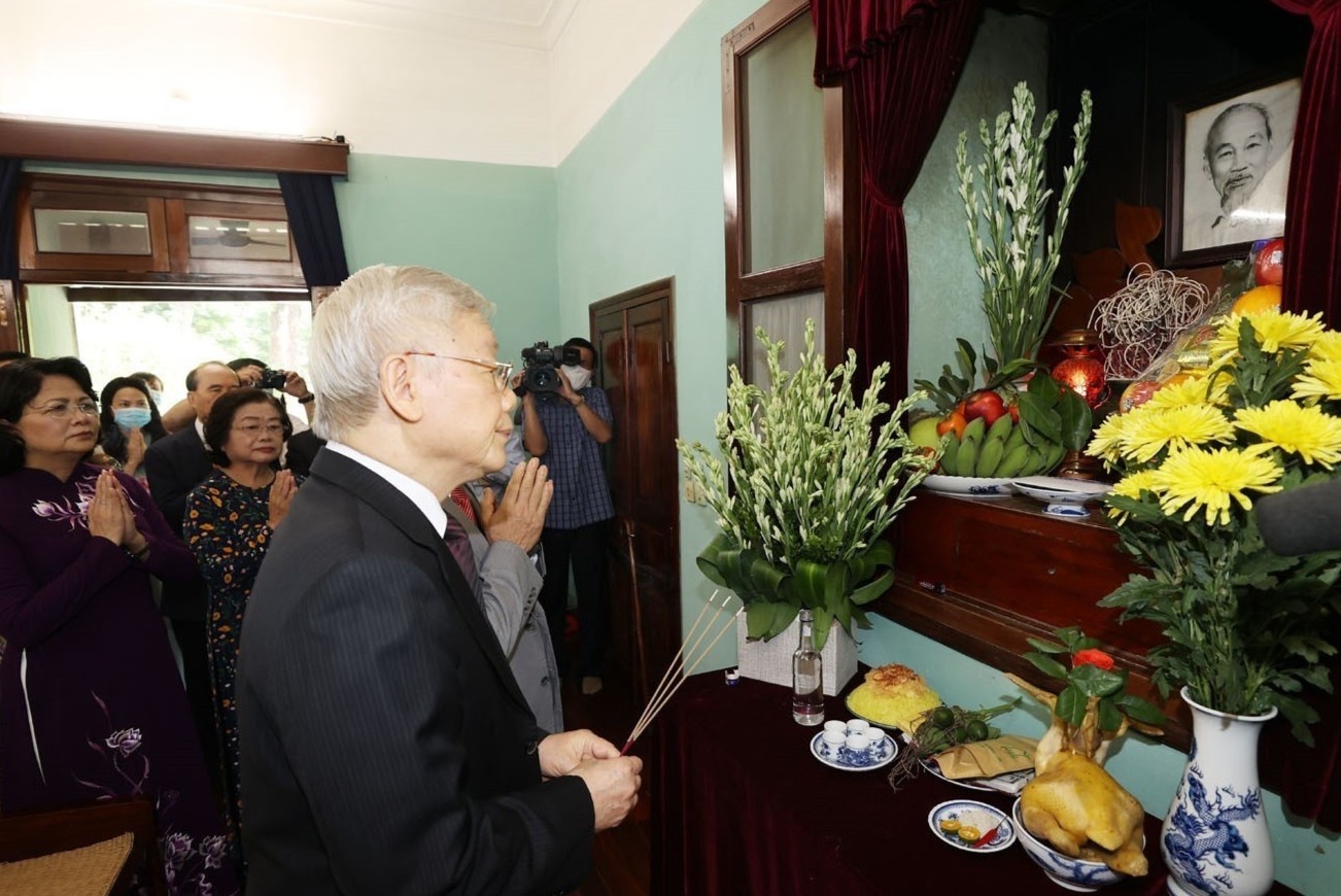 Tong bi thu, Chu tich nuoc dang huong tuong niem Chu tich Ho Chi Minh hinh anh