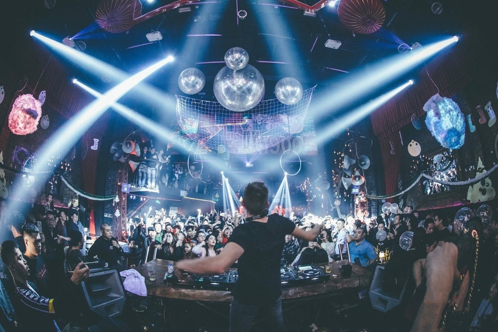 Ha Noi cho quan karaoke, vu truong hoat dong tro lai tu 16/9 hinh anh