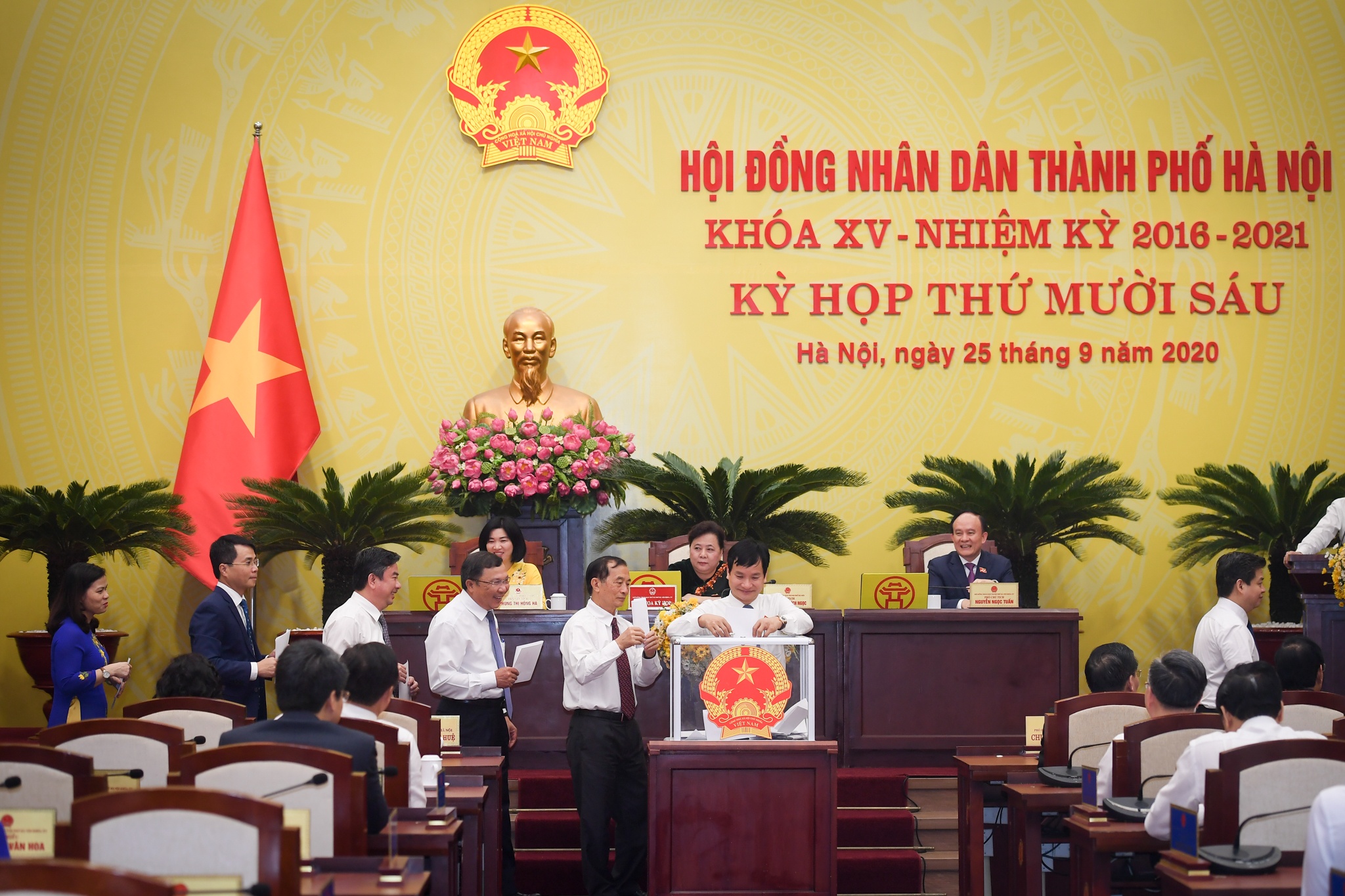 Chu tich UBND Ha Noi Chu Ngoc Anh anh 1