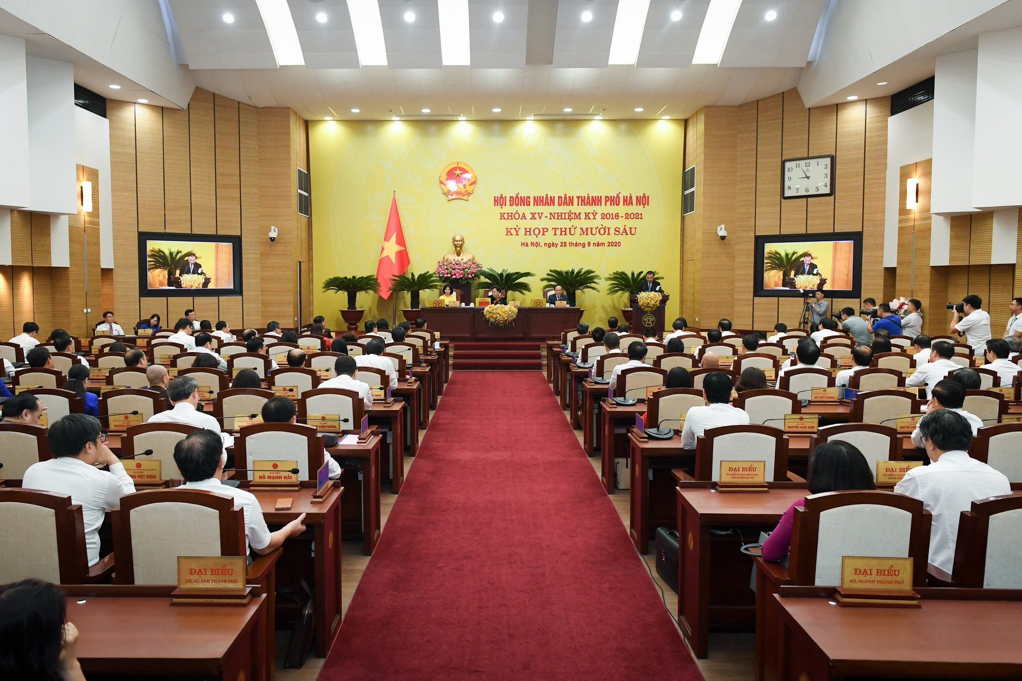 Chu tich UBND Ha Noi Chu Ngoc Anh anh 7