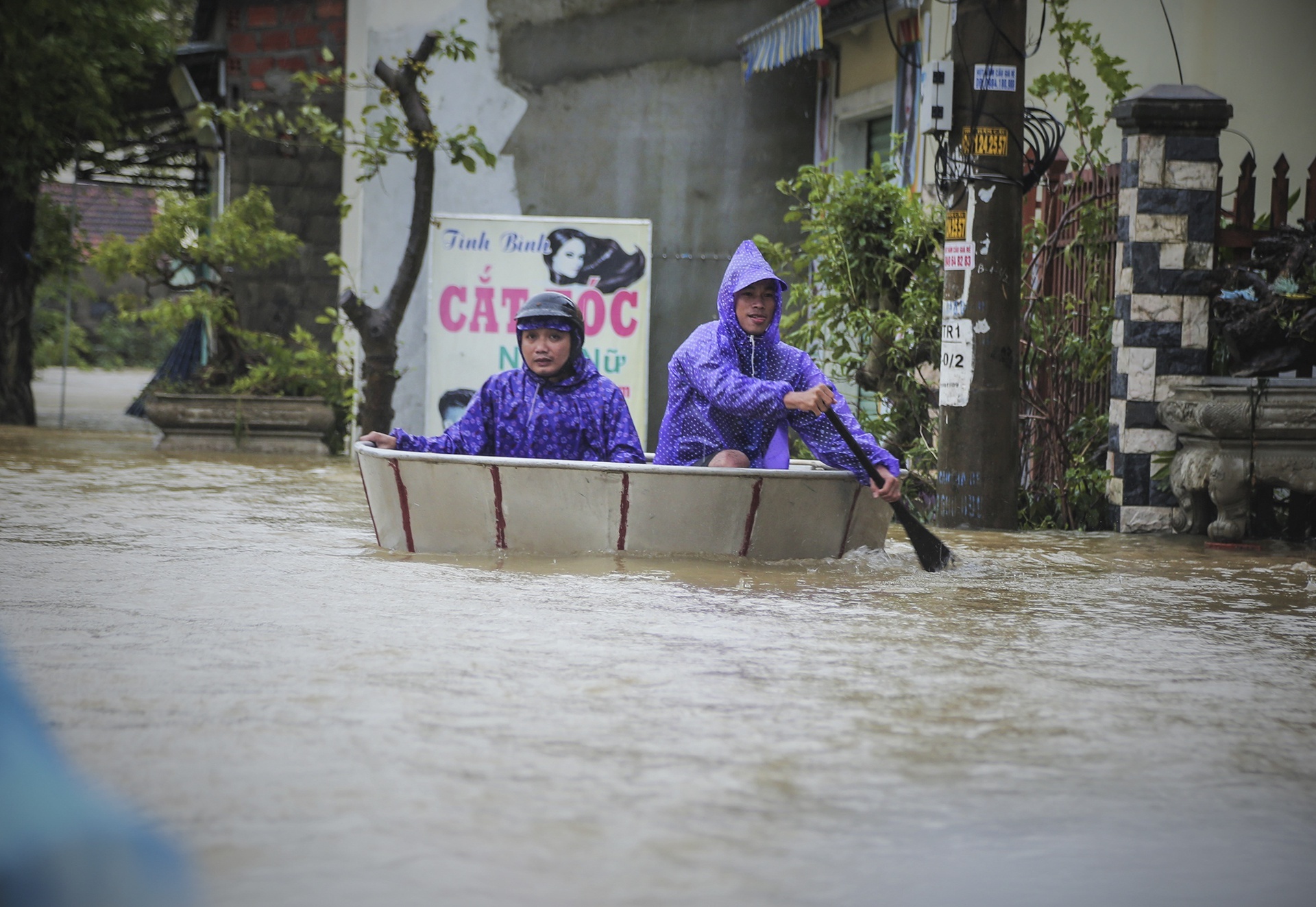 Chinh phu ho tro mien Trung,  cap xuong cao toc anh 1