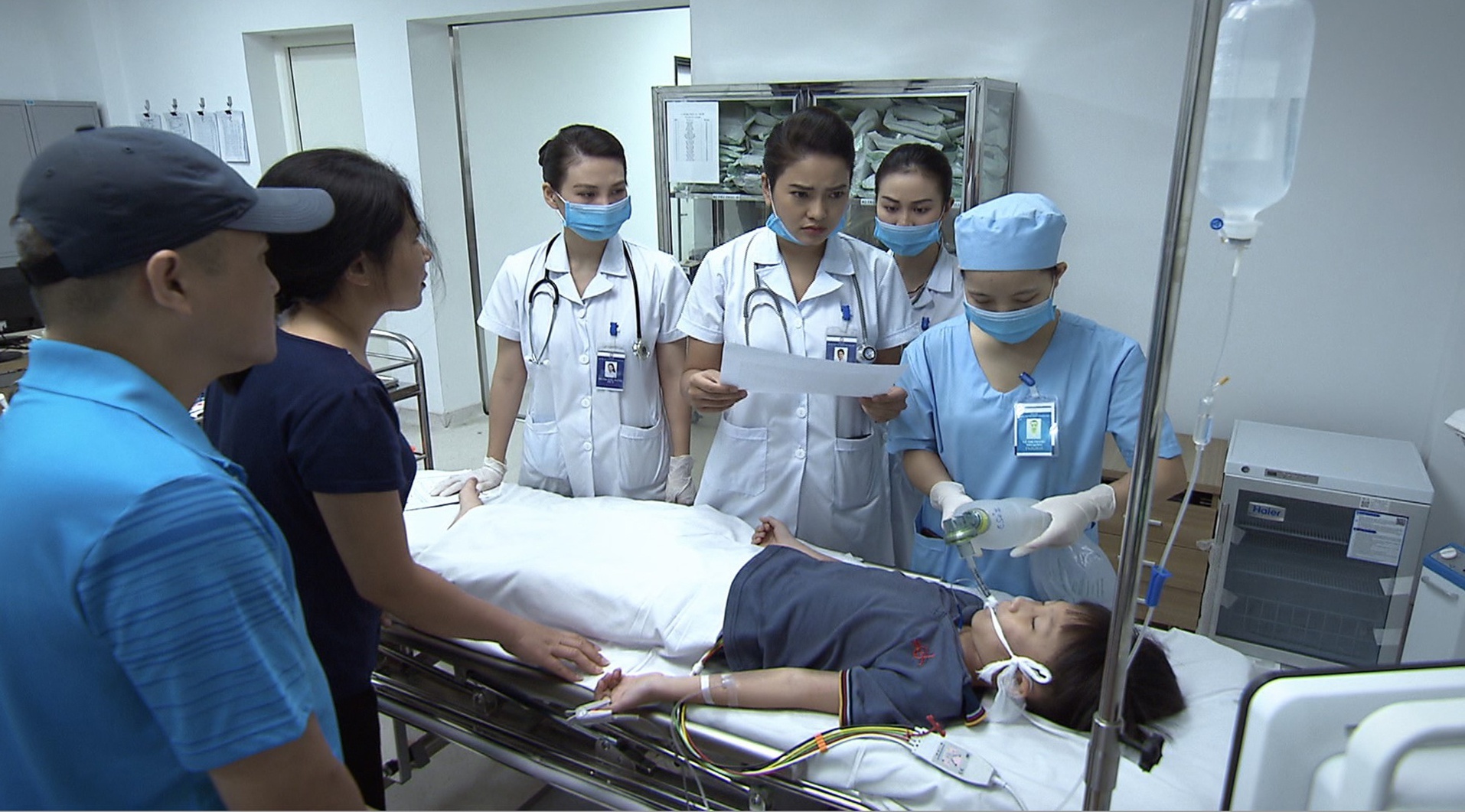 CDC buc xuc ve chi tiet nhiem HIV phai cach ly 2 ngay cua phim Lua am hinh anh