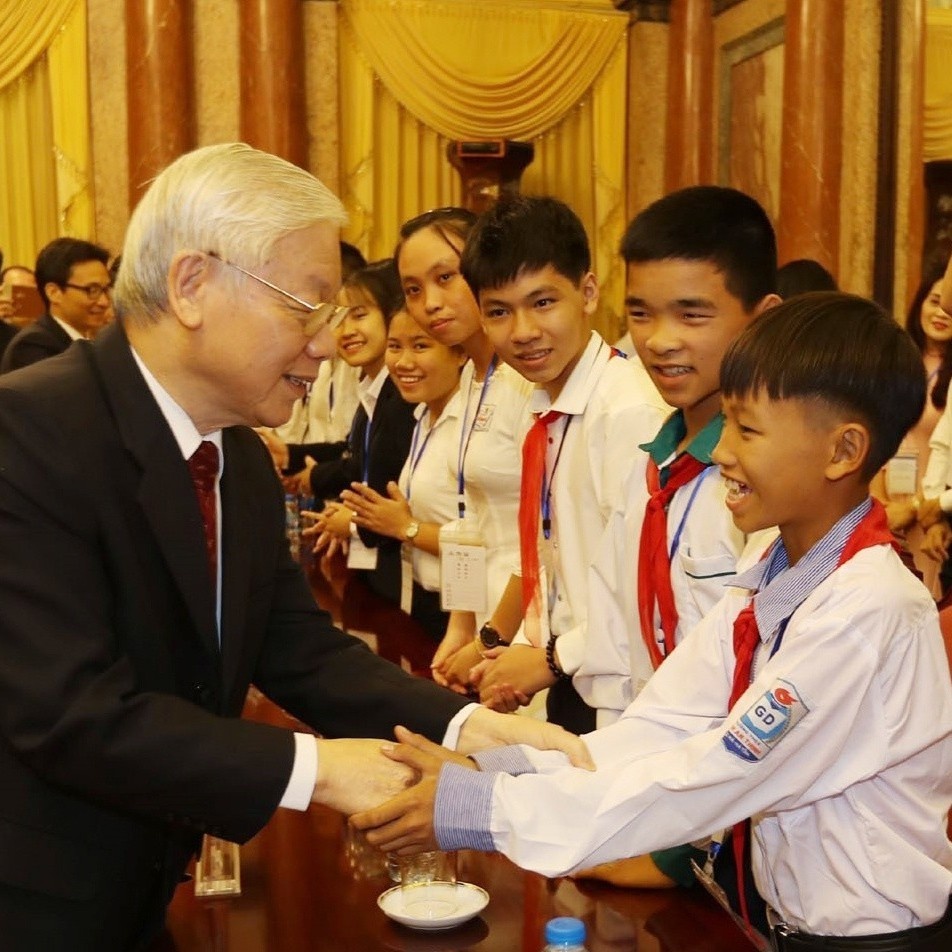 Khat vong phat trien dat nuoc,  dai hoi Dang XIII anh 1