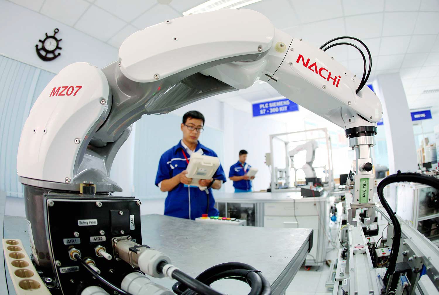 Khat vong phat trien dat nuoc,  dai hoi Dang XIII anh 3