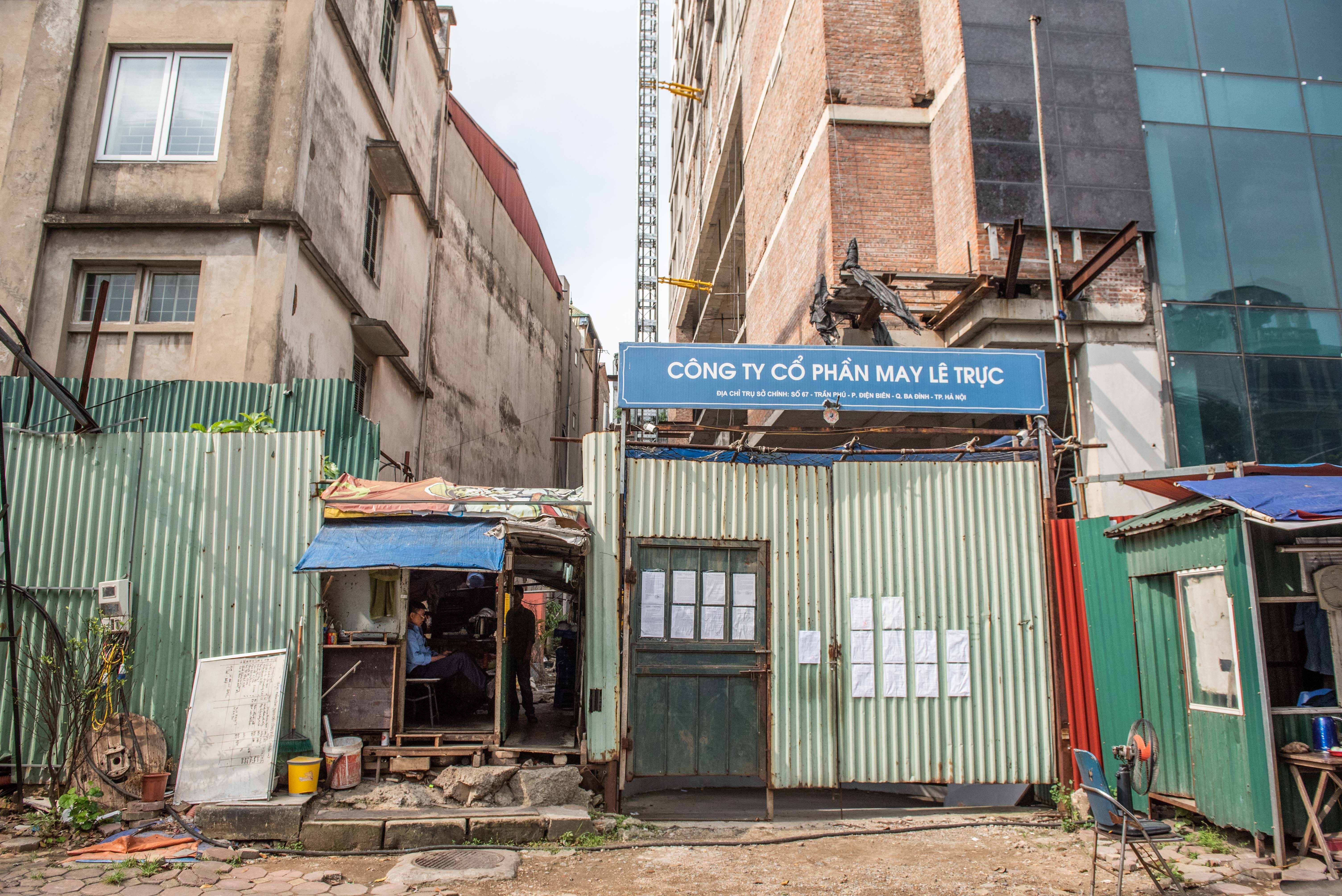 Ban giao nha 8B Le Truc cho chu dau tu sau 5 nam dinh chi xay dung hinh anh