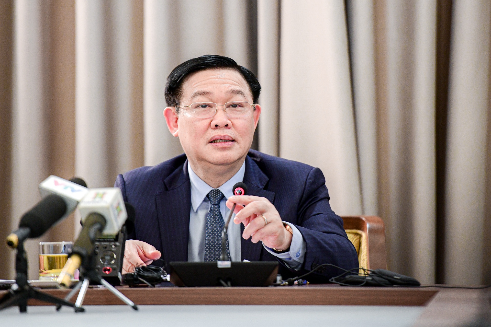 Bi thu Vuong Dinh Hue,  ky luat can bo o Ha Noi anh 1