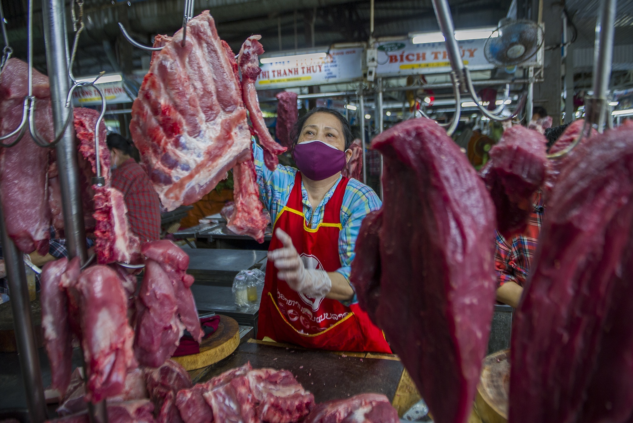 Ha Noi lo ngai nguoi dan di sam Tet khong deo khau trang hinh anh