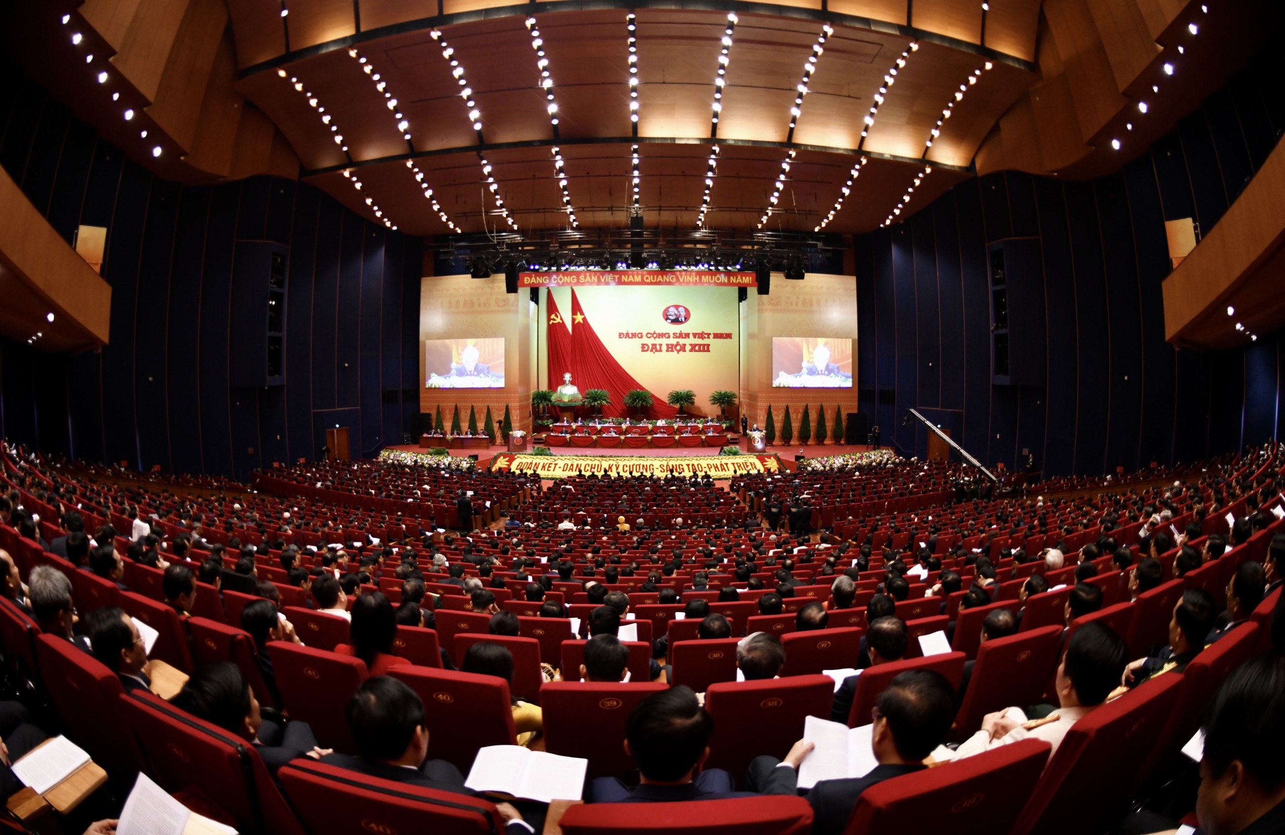 dai hoi XIII cua Dang,  Dai hoi XIII,  Thu tuong Nguyen Xuan Phuc phat bieu anh 2