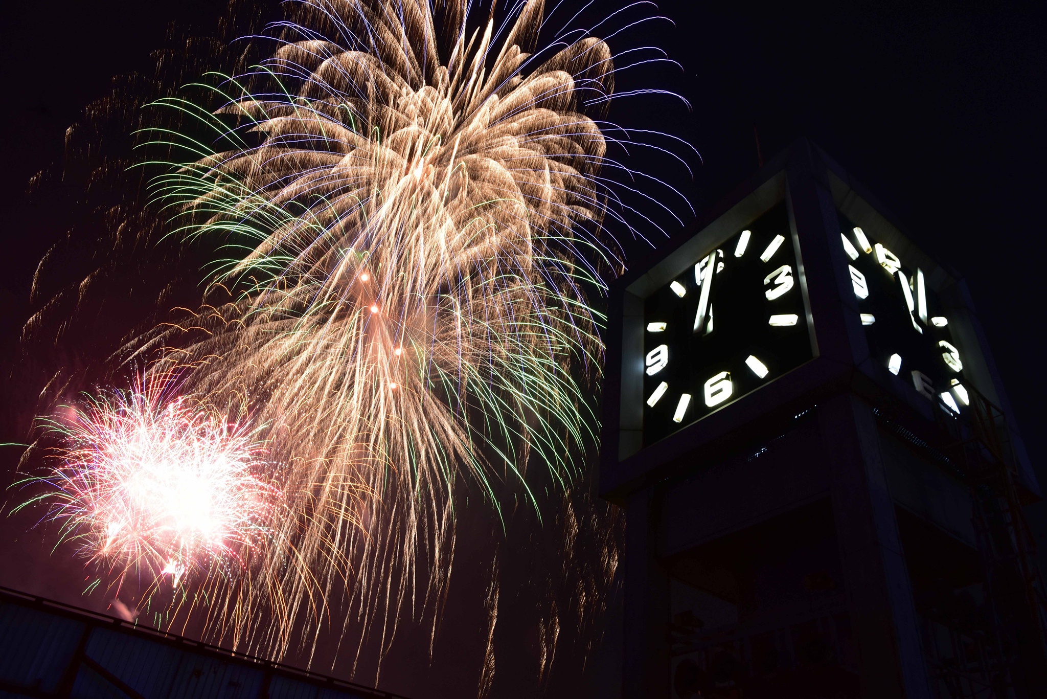 ca mac Covid-19 Ha Noi,  Ha Noi ban phao hoa 2021 anh 1